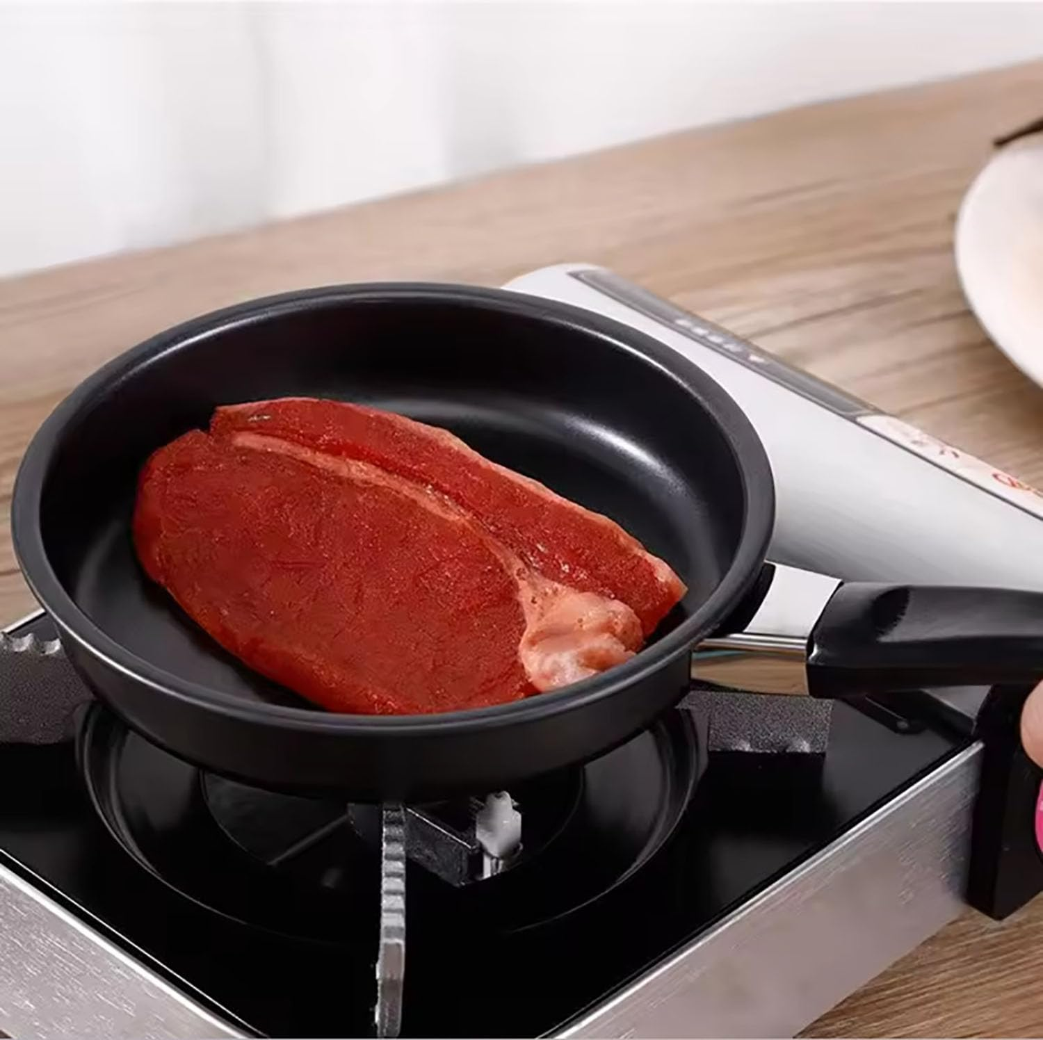 MRDLKNX 6.2 Inch Small Frying Pan Nonstick for Eggs, Frying Pan, Portable Pan with Heat Resistant Handle for Cooking