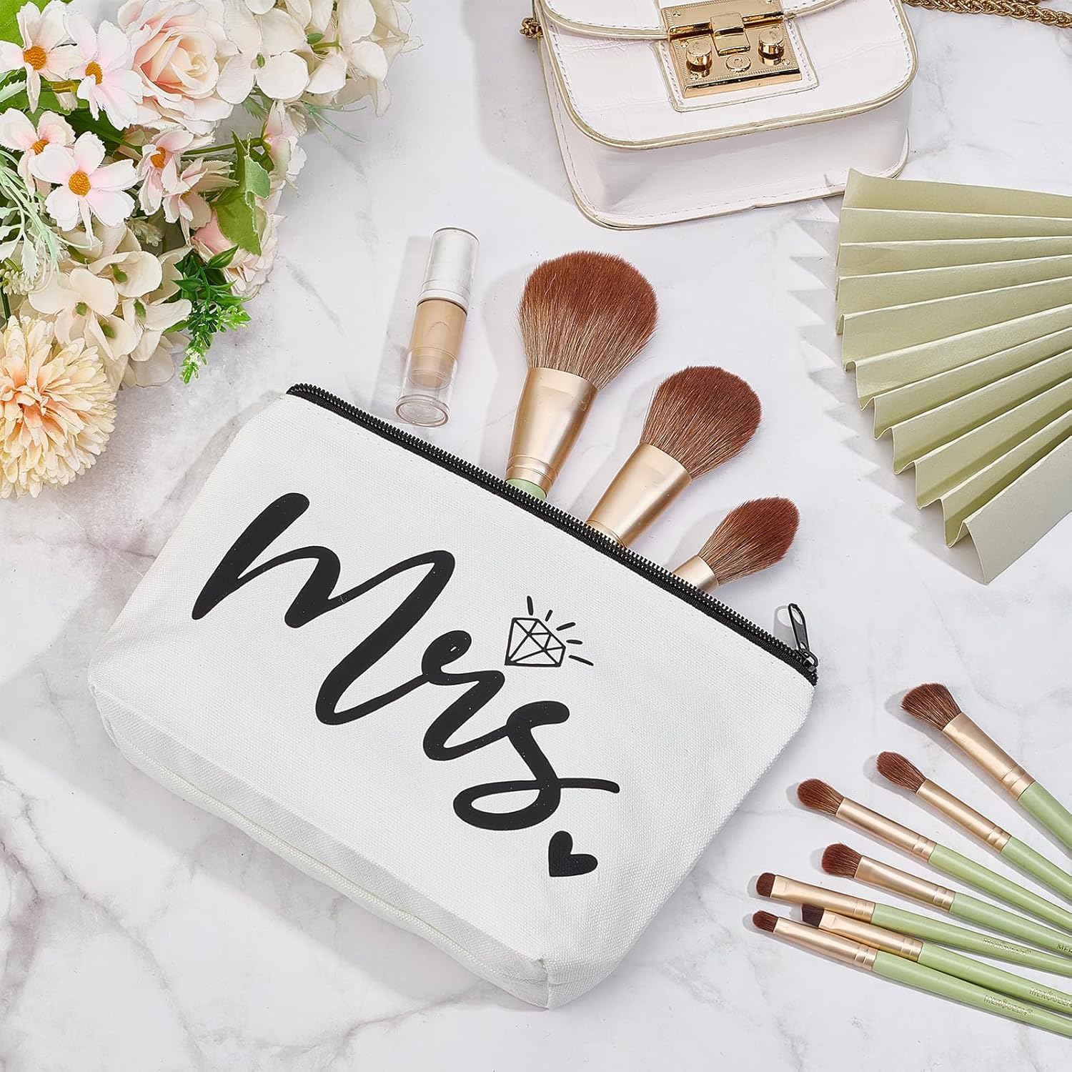 NICENEEDED White Bride Make up Bag Future Mrs Travel Toiletry Bag Bridal Shower Decorations with Zip Engagement Gifts Hen Party Accessories image number 4