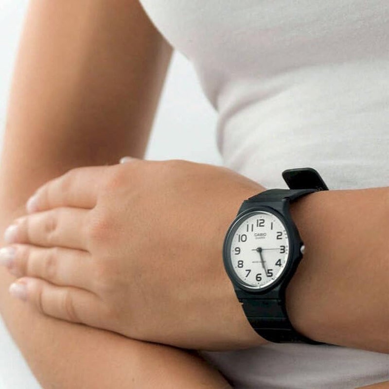 Casio MW-59 Women'S Analogue Quartz Watch with Resin Strap