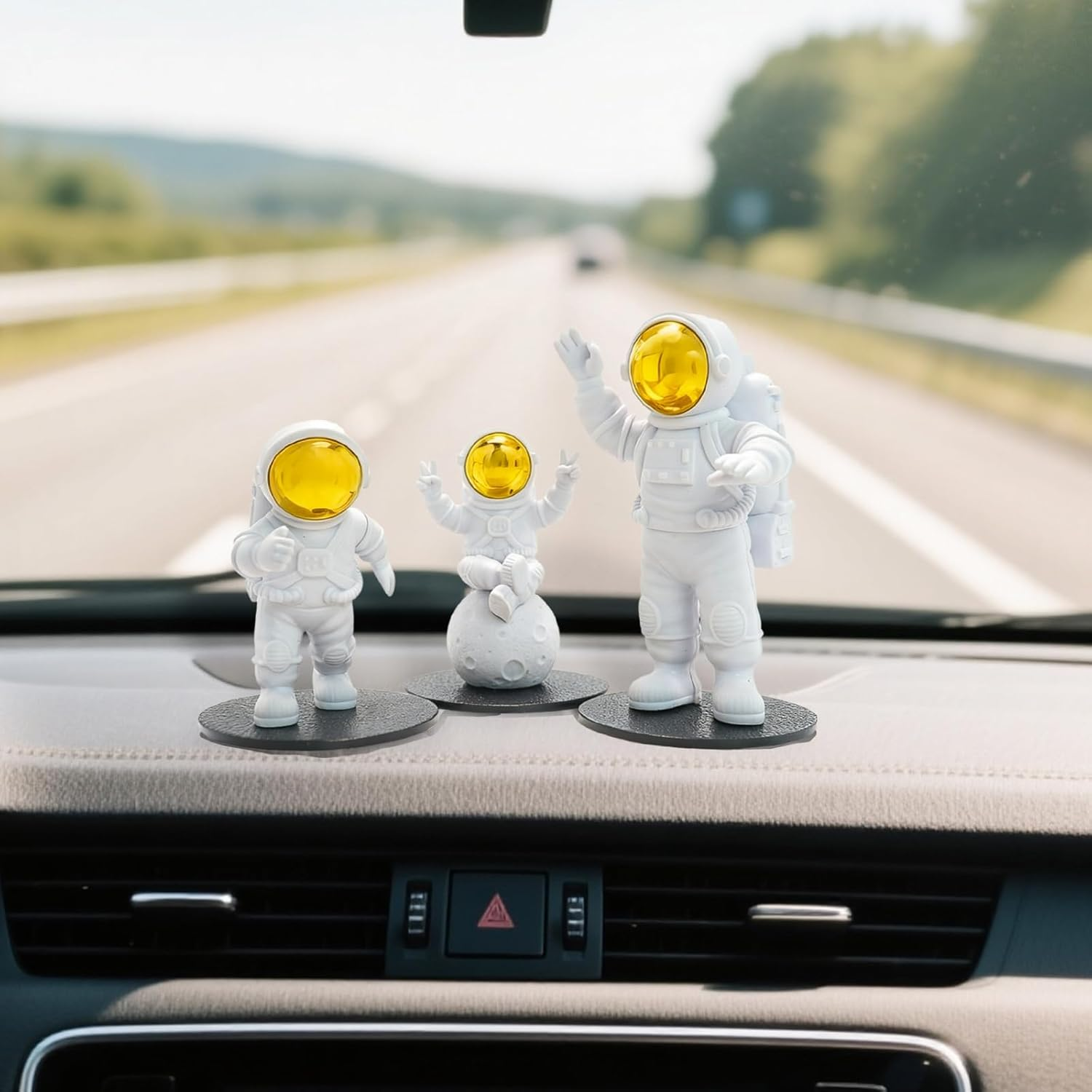 XIANGYUAN Frog Panda Astronaut Car Accessories Fun Dashboard Decoration,Car Interior Accessories,With Base,Suitable for Desktop,Room,Dashboard (Astronaut Gold)