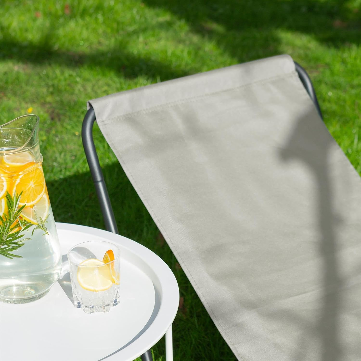 Harbour Housewares Folding Sun Loungers - Beige - Pack of 2 - Canvas Outdoor Lawn Sunlounger Chair Lightweight Portable Chair for Garden, Beach, Picnic, Fishing image number 5