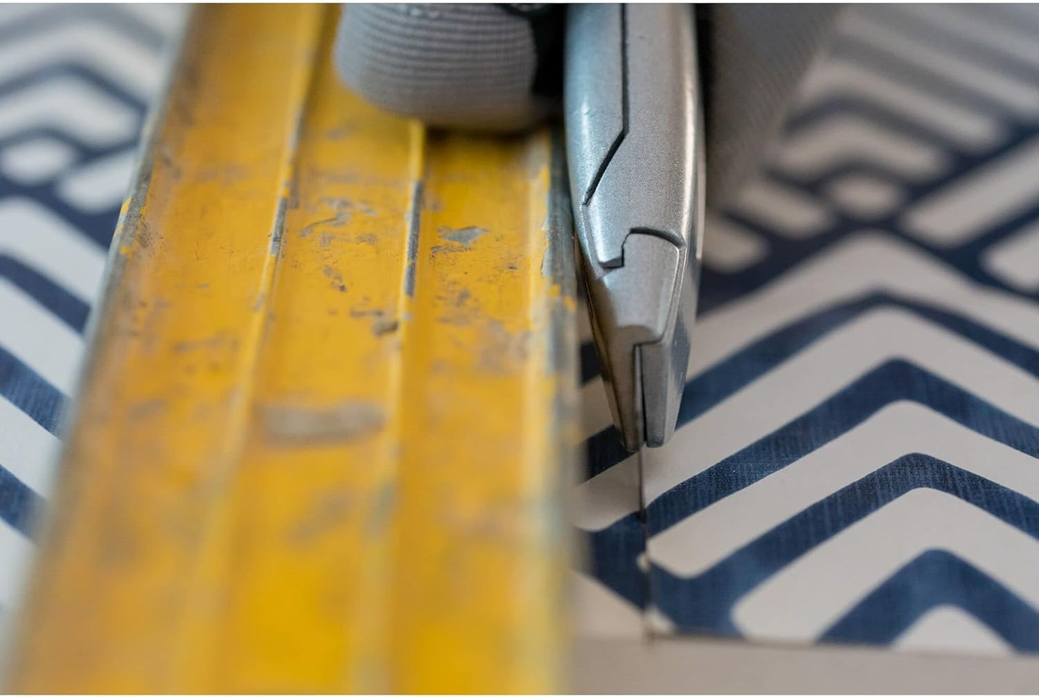 Stanley 7-10-018 Snap off Knife "Interlock" with 5 Carbide Blades, Black/Yellow