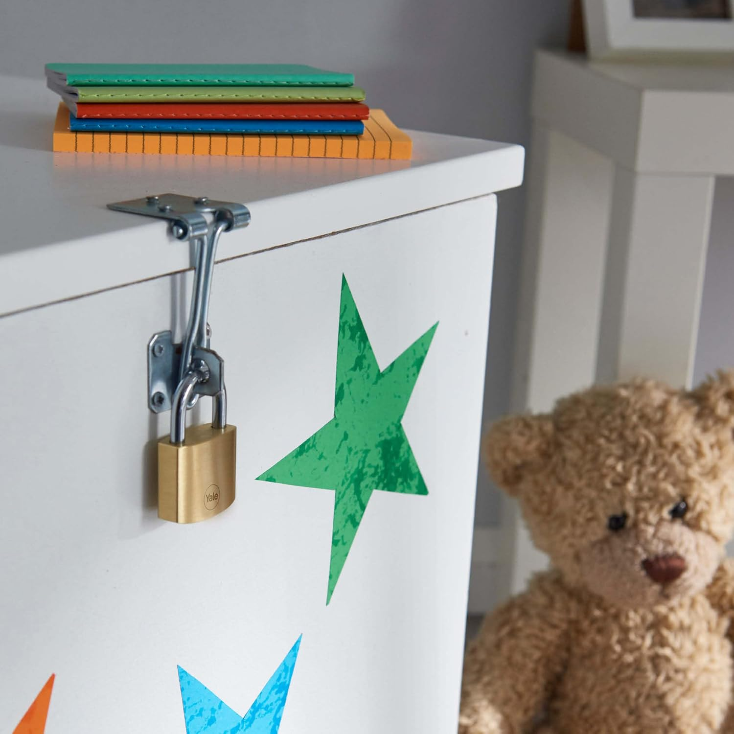 Yale - Y110B/30/115/2 Standard Security 30Mm Brass Padlock, Pack of 2 - Open Hardened Steel Shackle - 3 Keyed Alike Keys image number 3