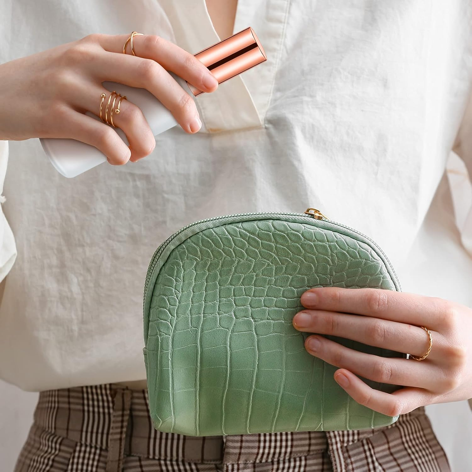 Roshtia 30 Pcs 3.4 Oz/ 100 Ml Rose Gold Glass Spray Bottle Refillable Perfume Atomizer Clear Decorative Empty Bottles with Fine Mist Sprayer Pump for Face Body Travel image number 3