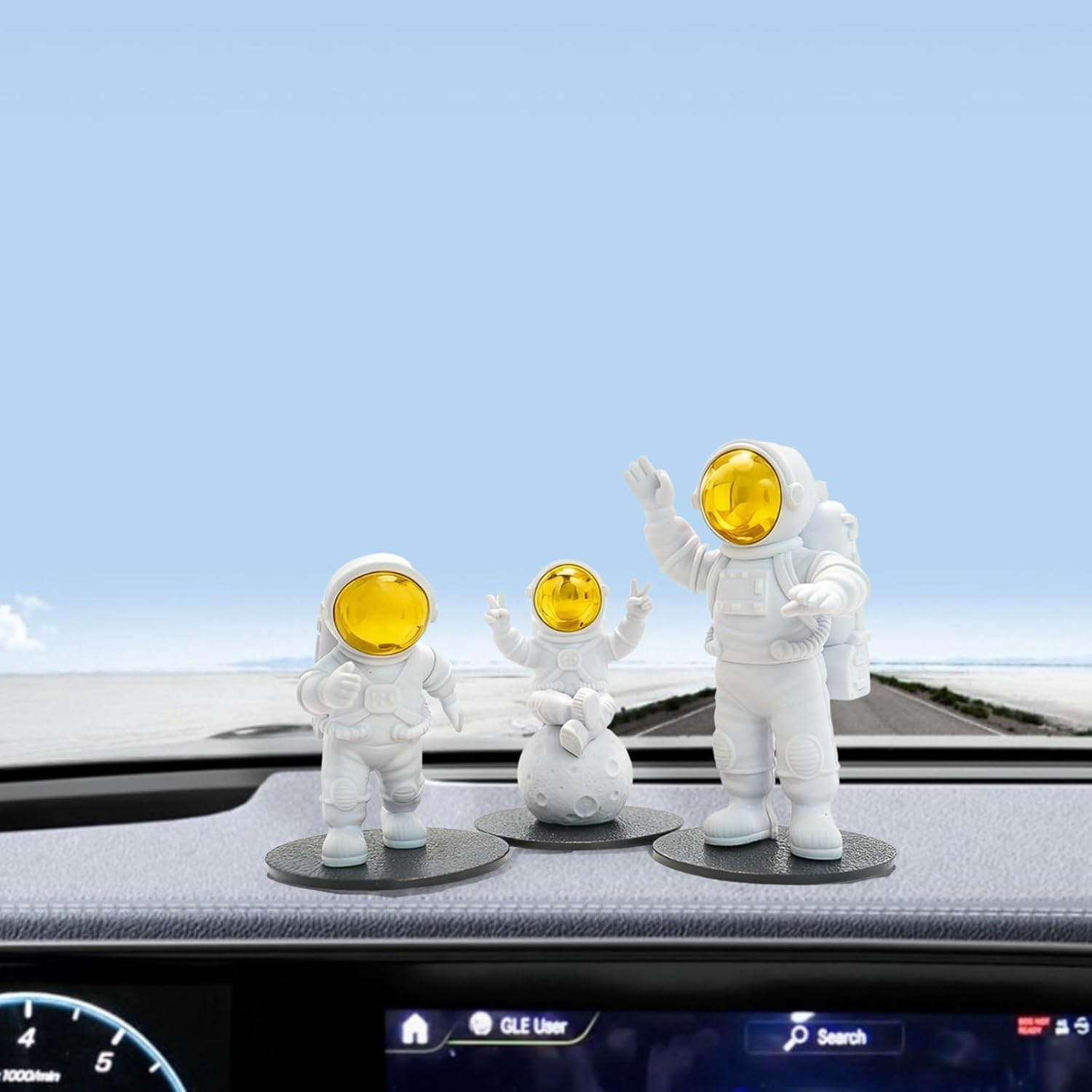 XIANGYUAN Frog Panda Astronaut Car Accessories Fun Dashboard Decoration,Car Interior Accessories,With Base,Suitable for Desktop,Room,Dashboard (Astronaut Gold) image number 3