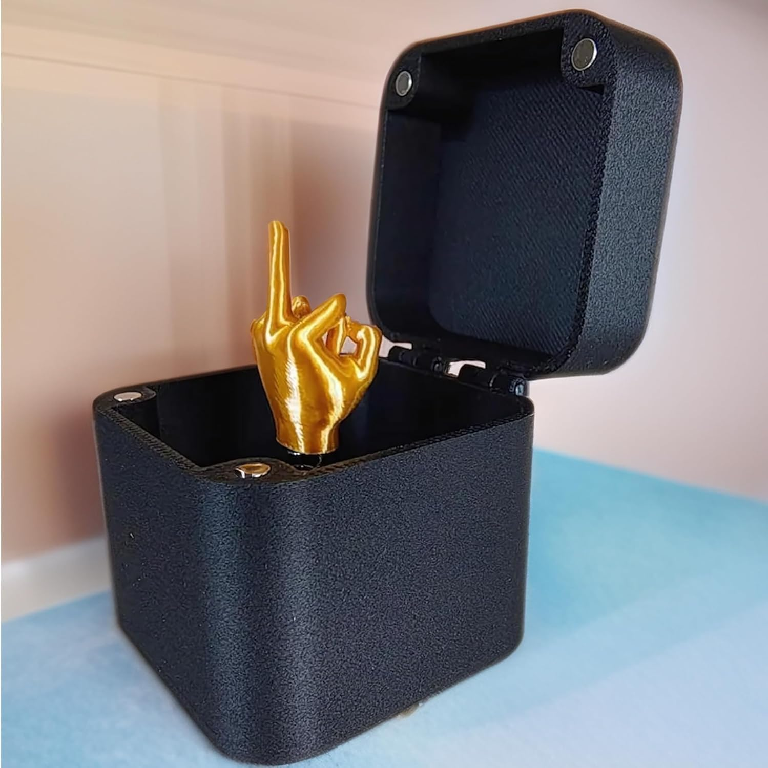 Mi-Ddle Finger in a Box, Middle Finger Surprise Box, Novelty Prank Gift Box, Christmas Funny Prank Gifts, for Office Desk Decor Home Decor (A) image number 2