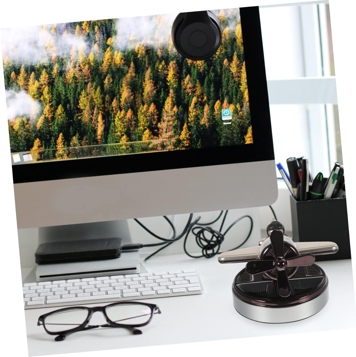 Solar Powered Car Air Freshener Aromatherapy Diffuser for Vehicle Dashboard Decor Creative Solar Aircraft Ornament for Home and Office Reduces Odors and Freshens Air image number 1