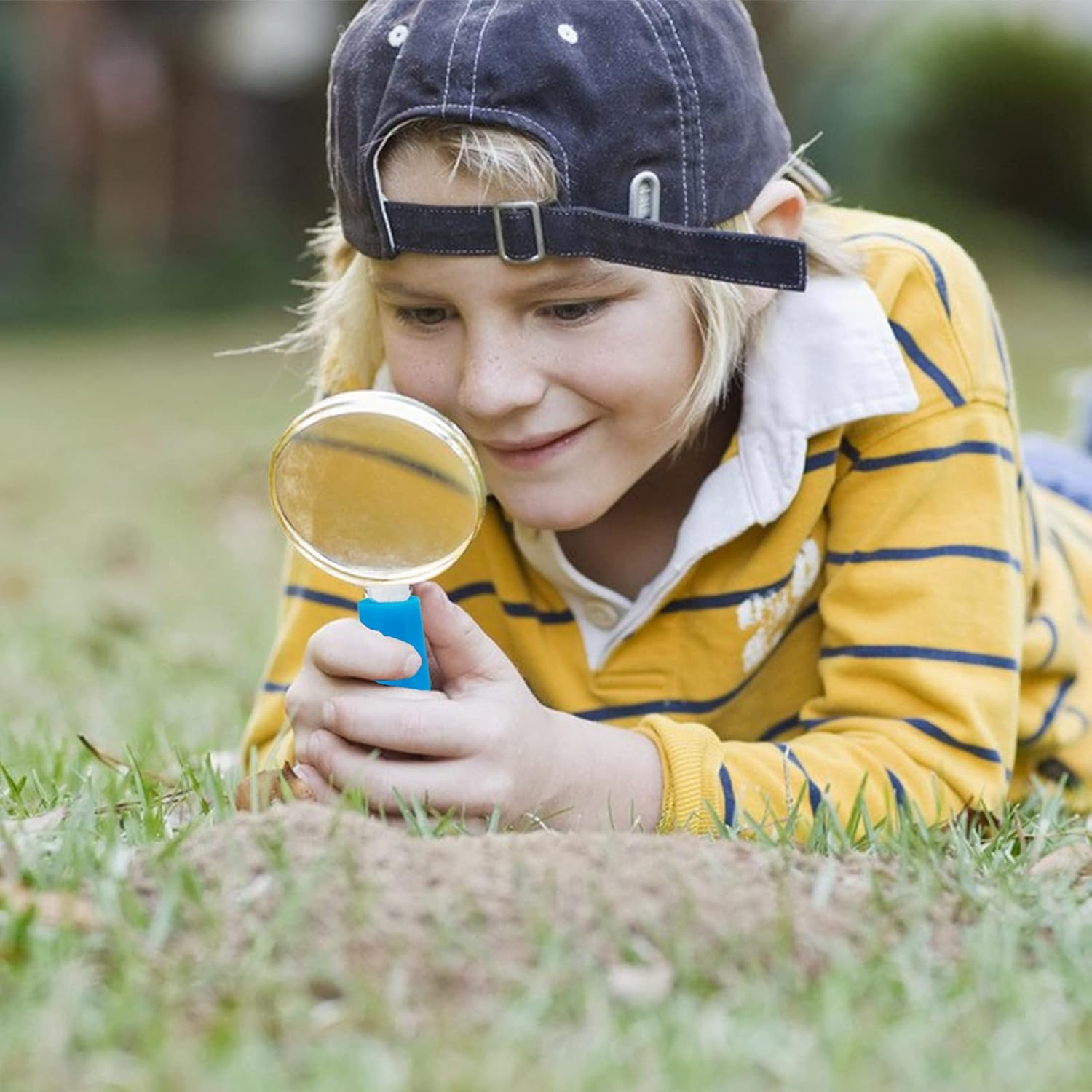 Magnifying Glass Kids 30 Pieces Plastic Magnifier Colorful Mini Hand Lens for Science Class, Outdoor Observation, Fun Toys, Detective Party Favors (6 Colors)