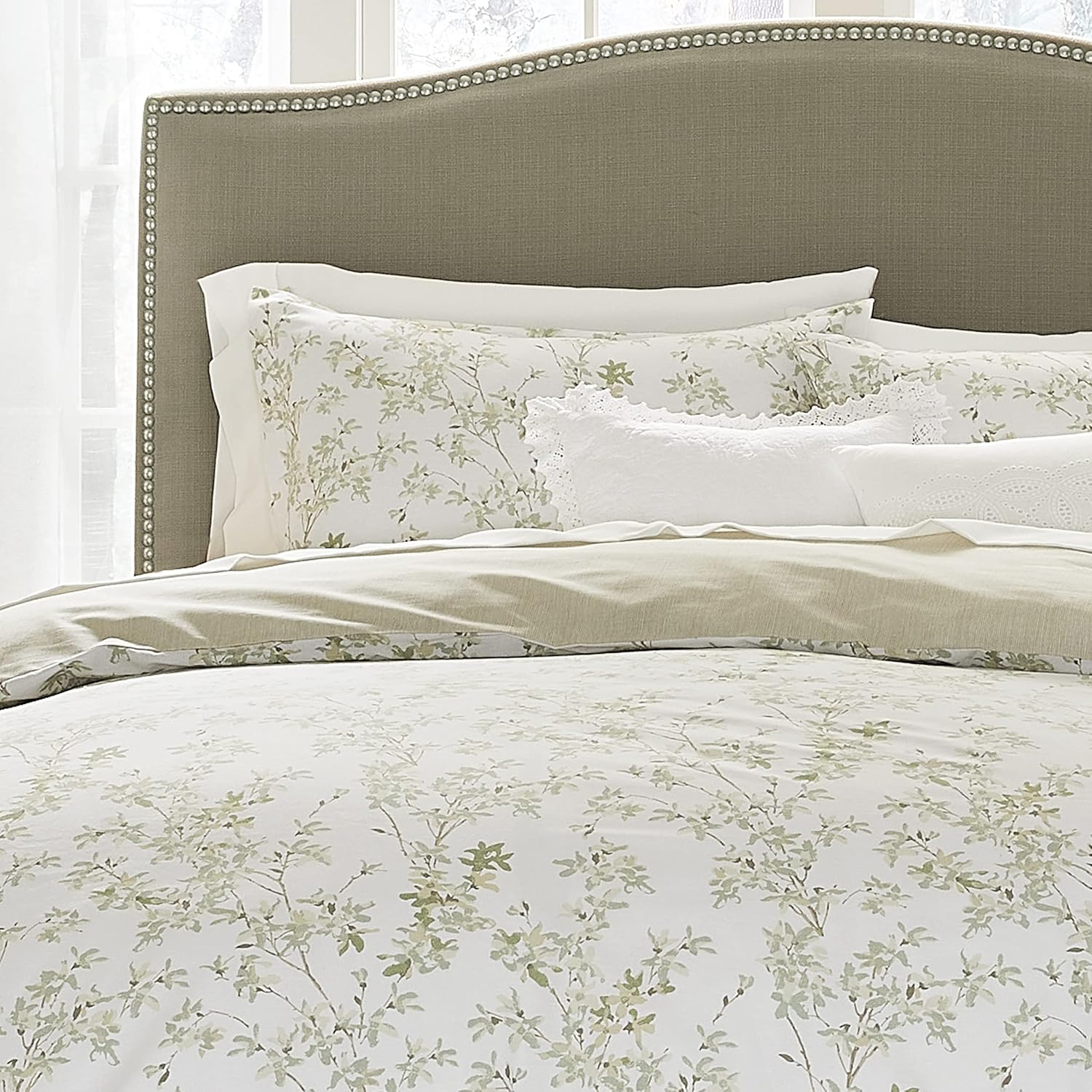 Laura Ashley Home - Queen Duvet Cover Set, Cotton Reversible Bedding with Matching Shams, Medium Weight Bedding for All Seasons (Lindy Green, Queen) image number 6