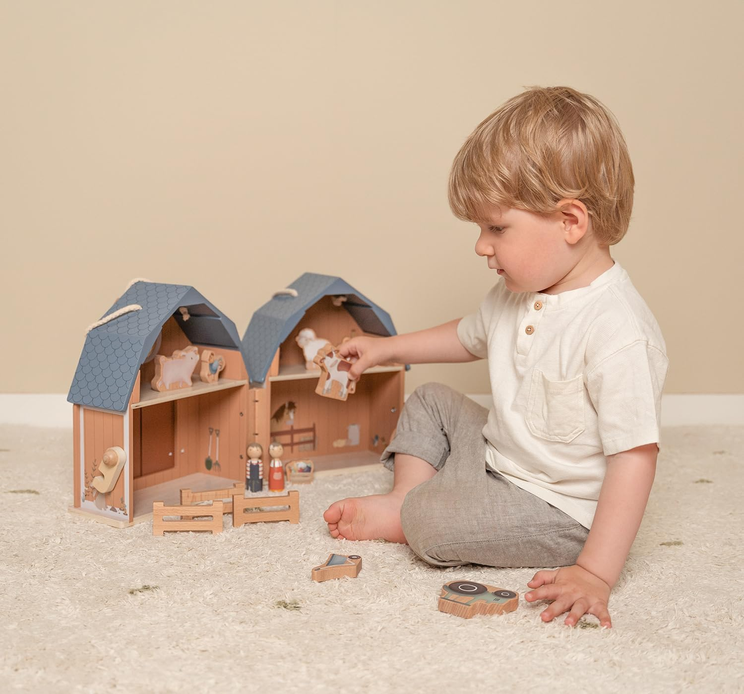 Little Dutch Little Farm Doll'S House image number 6