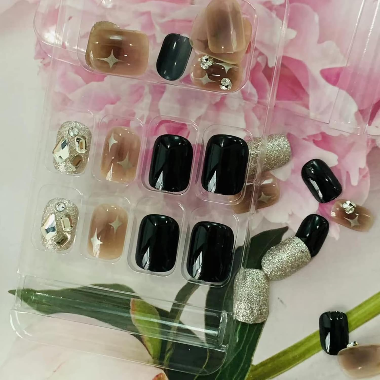 24 Pieces of Short Square Cat-Eye Nude False Nails, Cat-Eye Patch Nail Art, Nude Gradient Glitter， Short Almond-Shaped Acrylic (Black Square) image number 6