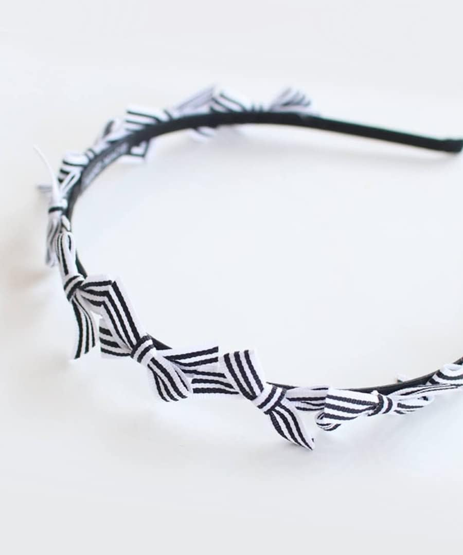 Laura 58252201-WHT Girls' Ribbon, Preppy Striped Headband with One Ribbon Motif Size: 1.4 Inches (3.5 Cm) Diameter, White, リボン1つのモチーフ大きさ:直径3.5Cm - White image number 2