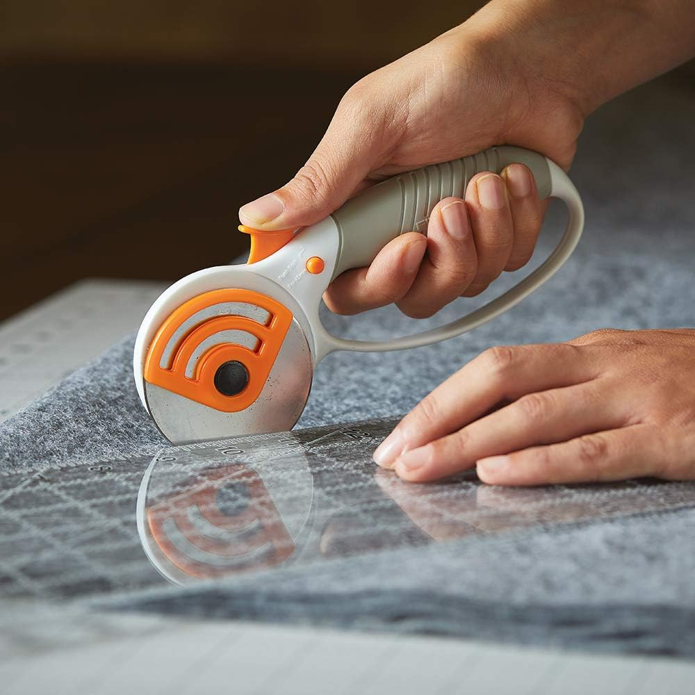 Fiskars Crafts 190160-1001 Heavy-Duty Comfort Loop Rotary Cutter (65 Mm) image number 2