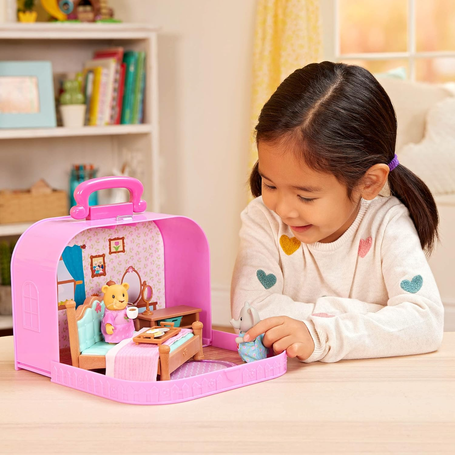 Li'L Woodzeez &ndash; Portable Dollhouse Playset with 2 Posable Figures &ndash; Playhouse Toy with Travel Suitcase &ndash; Mini Furniture & Accessories &ndash; Imaginative Play for Kids Ages 3 Years and up &ndash; Collectible image number 6