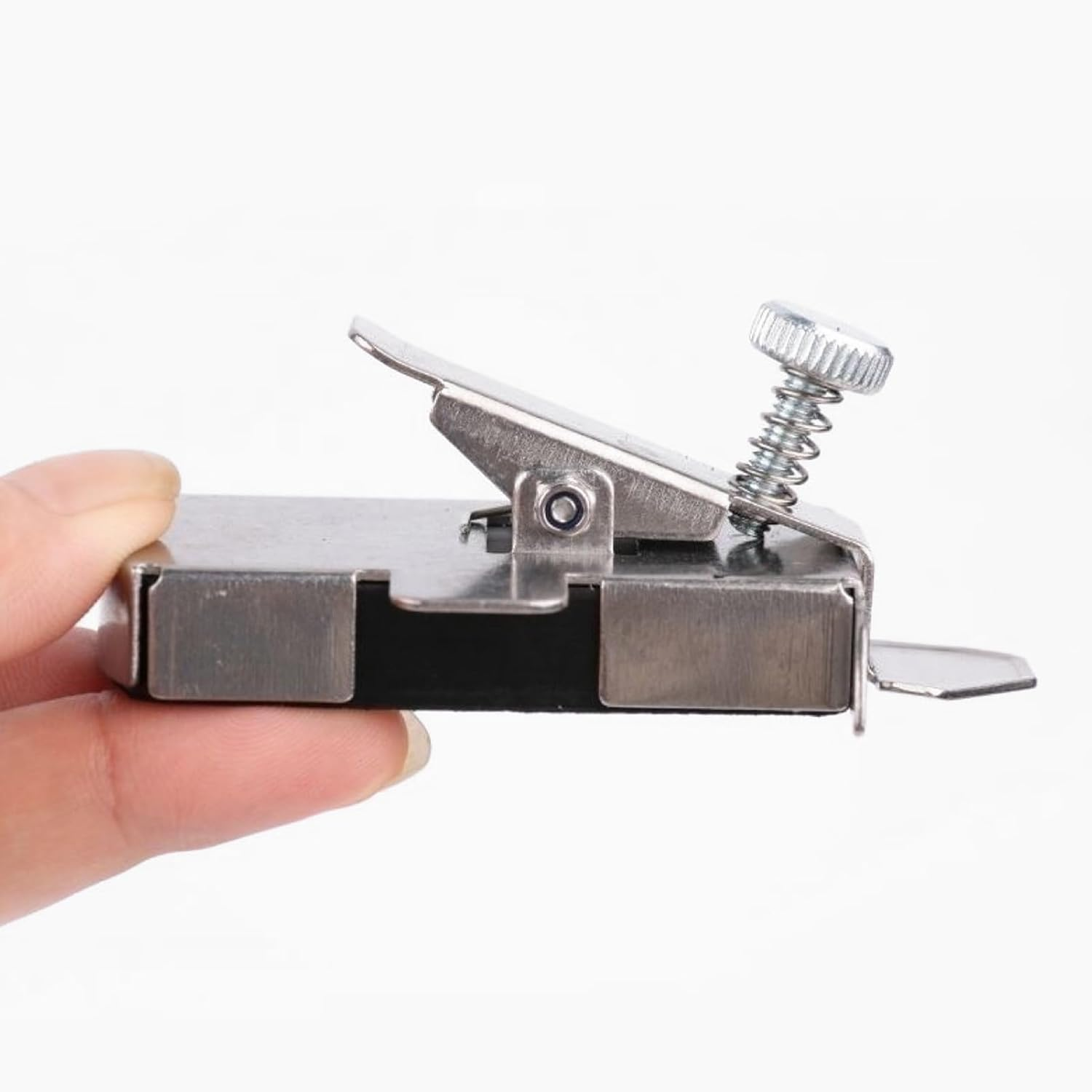 2 Pack Magnetic Seam Guide Stainless Steel Sewing Edge Guide with 4 Thread Spools - Professional Sewing Tool for Fabric Marking, Seam Ripping, and Quilting image number 3