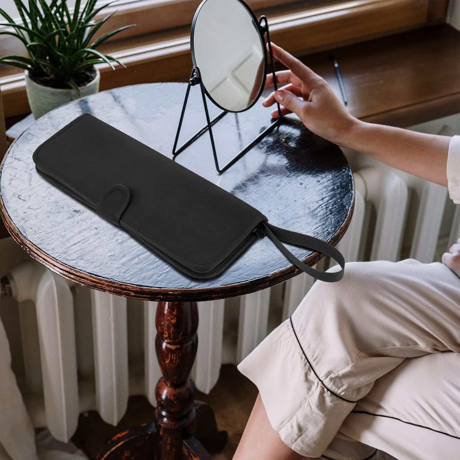 Heat Resistant Flat Iron Case, Portable Hair Straightener Pouch, Curling Iron Neoprene Cover with Silicone Mat for Hair Styling Tools 13 X 5 Inches (Black)