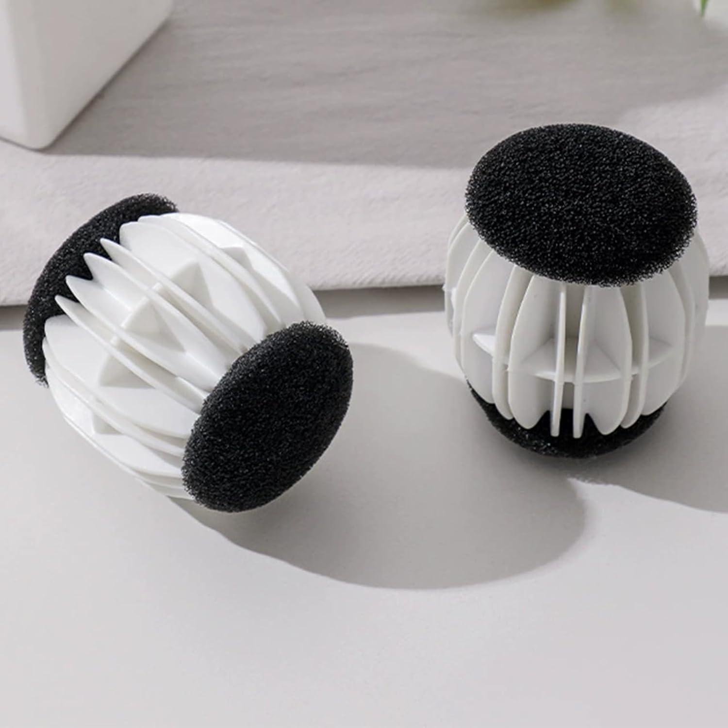 4PCS Pet Pet Hair Remover for Washing Machine, Dryer Balls, Anti-Tangle Laundry Balls, Effectively Removes Pet Hair, Lint and Debris, Black and White image number 2