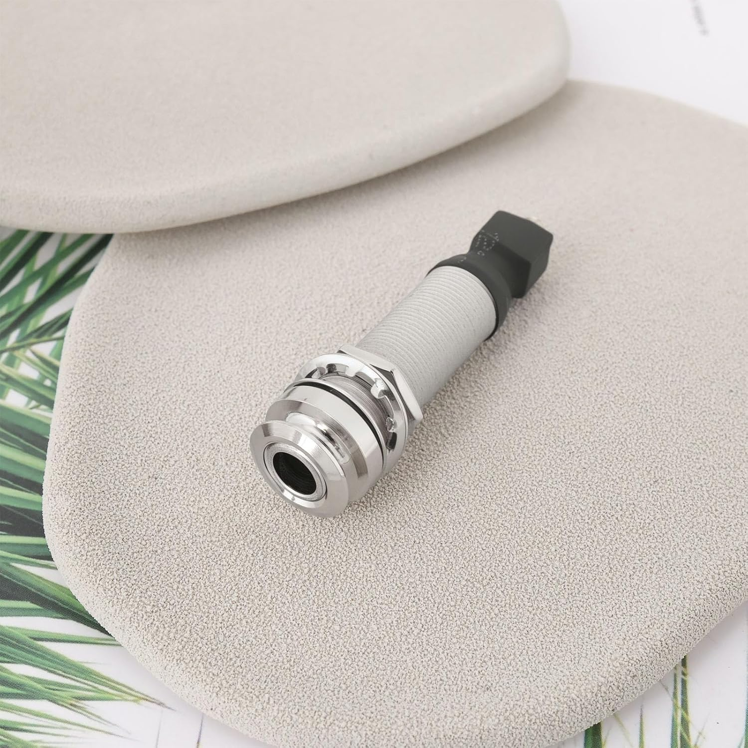 1PC Guitar Endpin Jack 6.35Mm Output 2.5Mm Input Endpin Jack Compatible with Acoustic Guitar 60.5X15.6Mm Instrument Accessories Silver image number 1