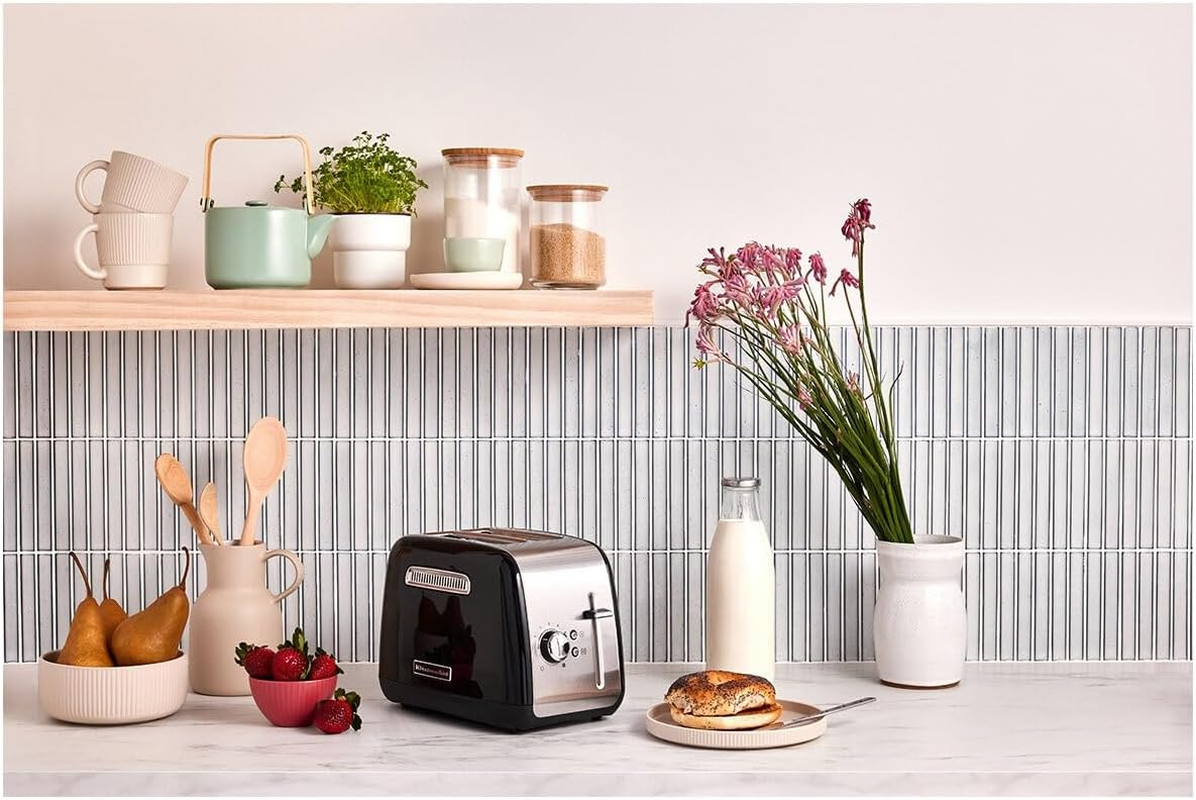 Kitchenaid Classic Toaster with 2 Slices - Onyx Black (5KMT2115AOB) image number 3