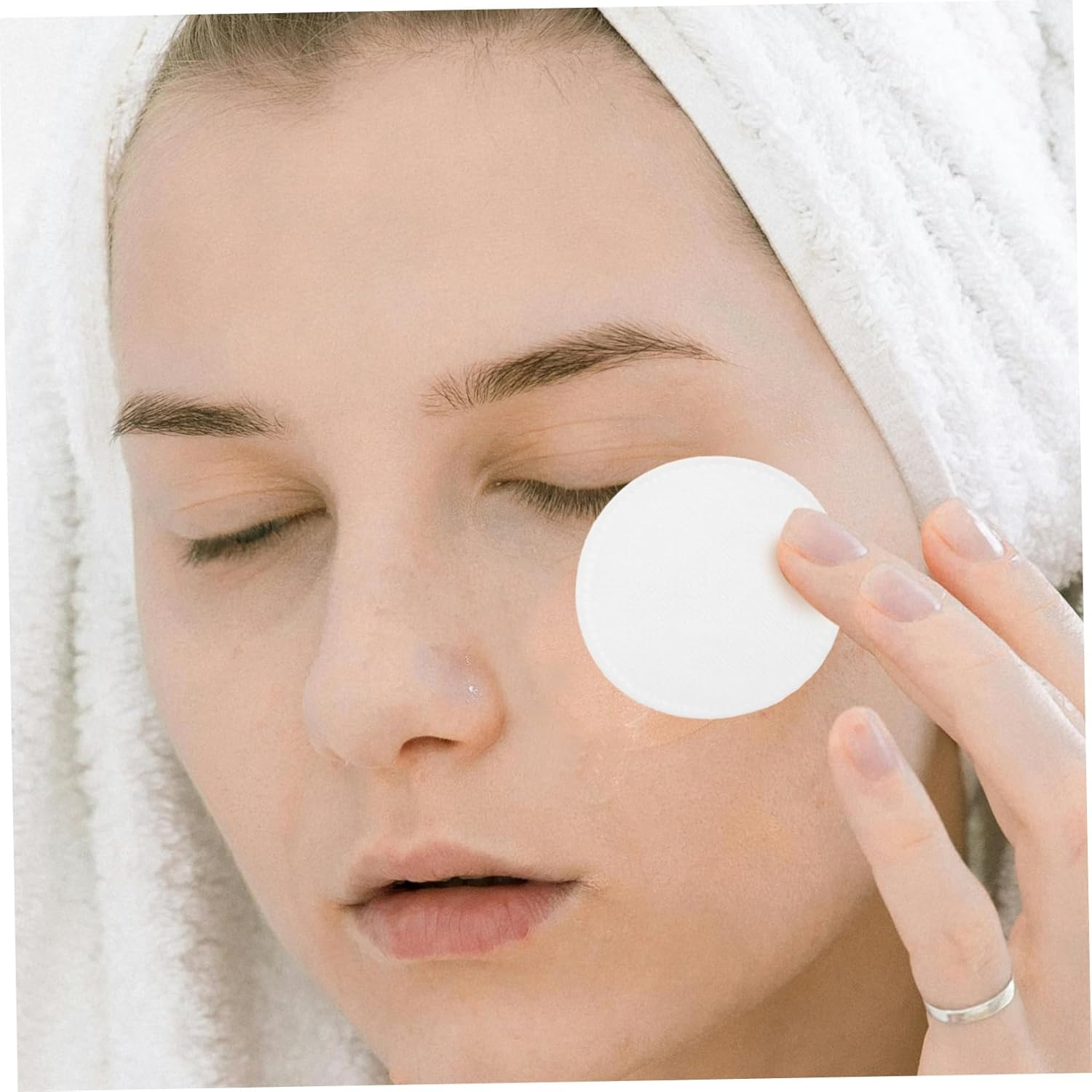 100Pcs Cotton Pads Facial Cleansing Rounds Makeup Remover for Face and Eyes image number 5
