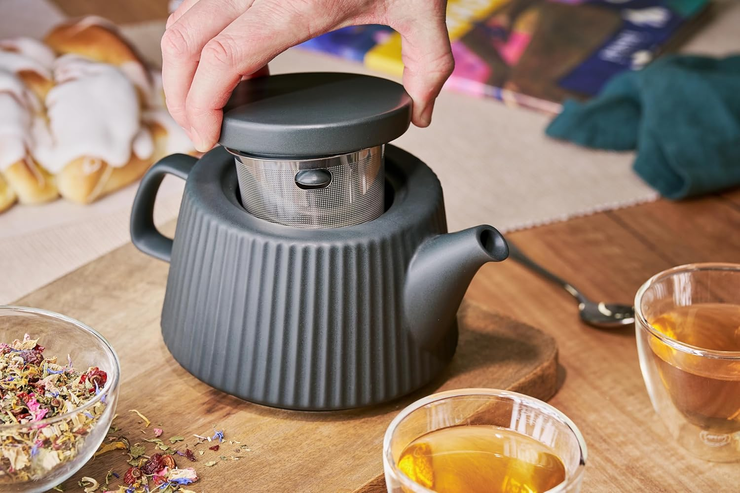 Avanti Sienna Stoneware Teapot, 950 Ml Capacity, Charcoal image number 5