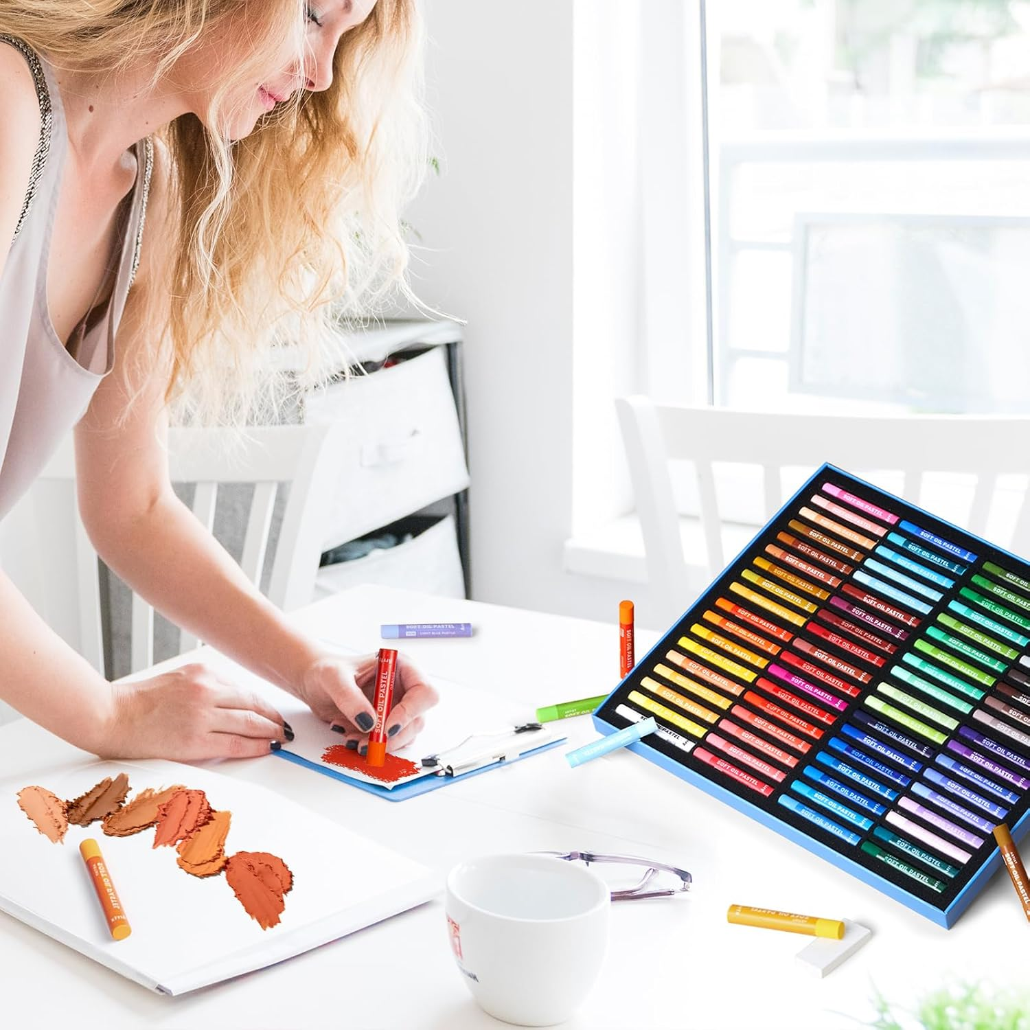 Arrtx Oil Pastels for Artists, 72 Colors Soft Oil Pastels Vibrant and Creamy, Art Pastel Crayons Art Supplies for Professional and Beginners image number 1