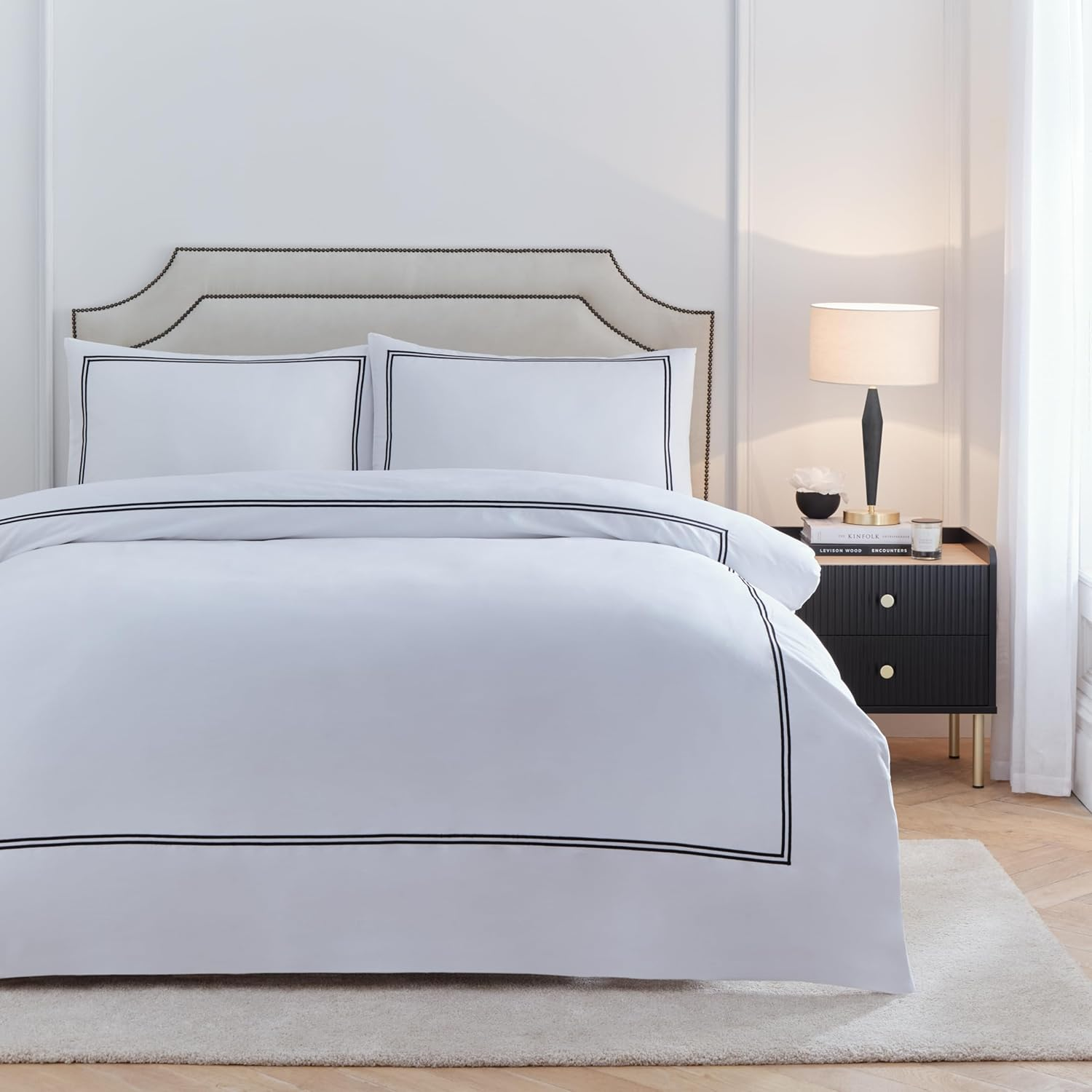 Paoletti Elara Duvet Cover Set &ndash; Luxury 200 Thread Count Cotton Embroidered Border Bedding Set (White - Double)