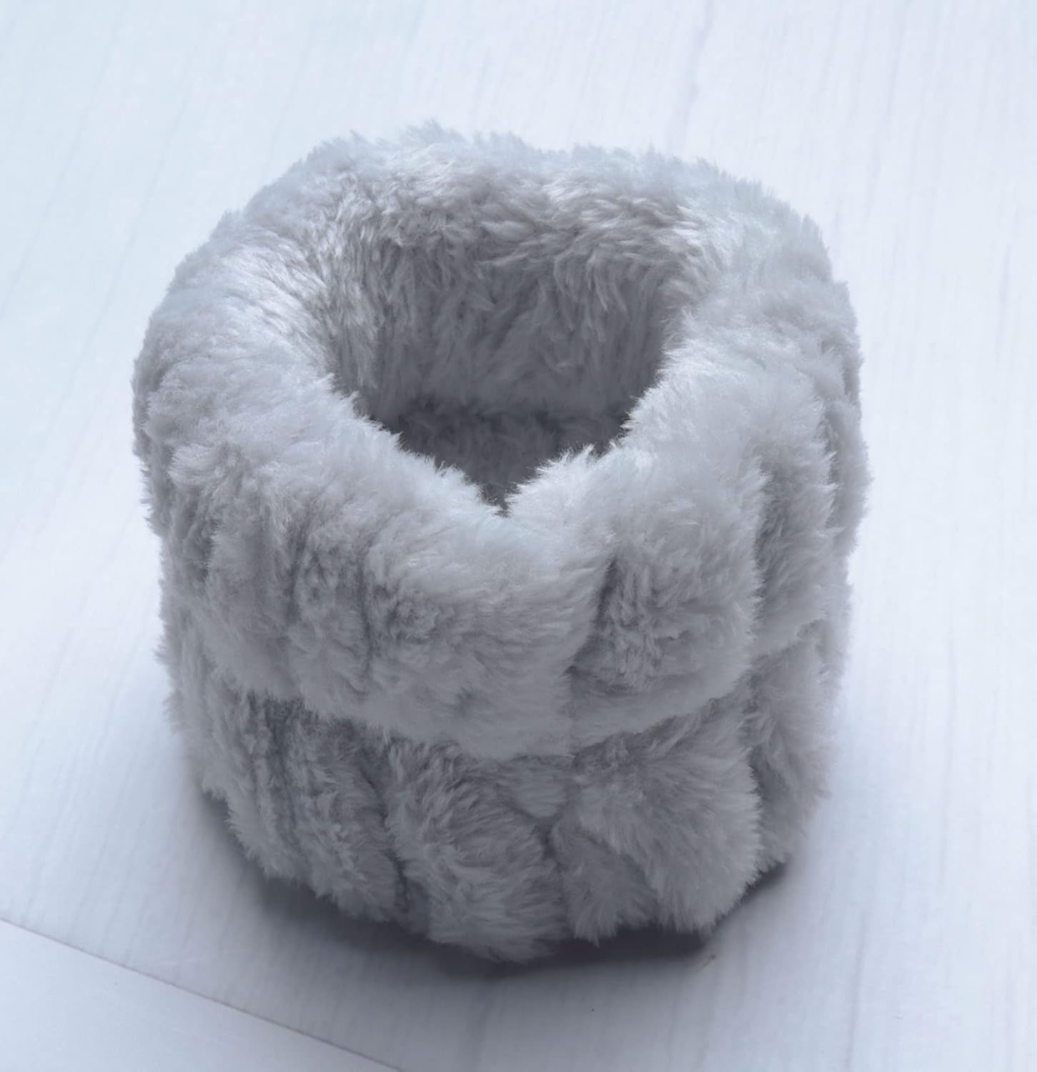 Sowaka 2 Pcs Wrist Spa Washband Microfiber Soft Tower Wrist Scrunchies Sweatbands for Women Girls Washing Face Make up Absorbent Prevent Liquid from Spilling down Your Arms (Grey) image number 3