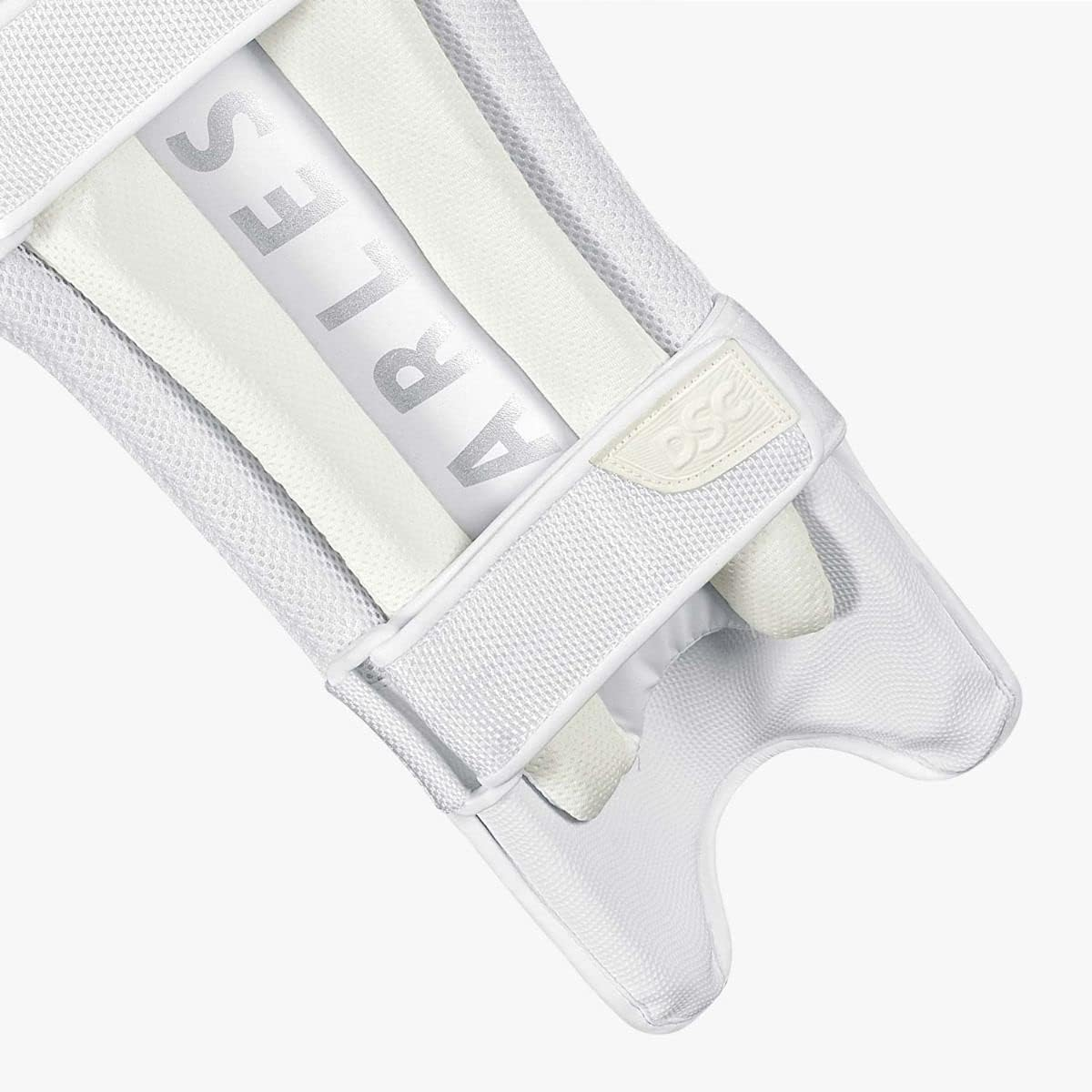 DSC Wicket Keeping Legguard the Bull Autograph Youth image number 4