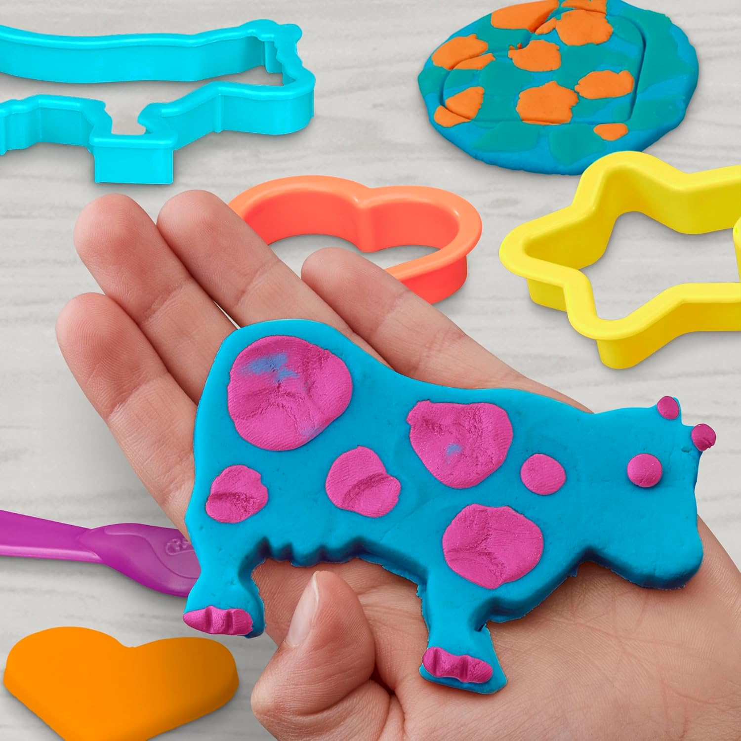 Hasbro Play-Doh - Fun Tub Inc 5 Tubs of Dough and 18 Acc - Creative Kids Toys - Ages 3+ image number 6