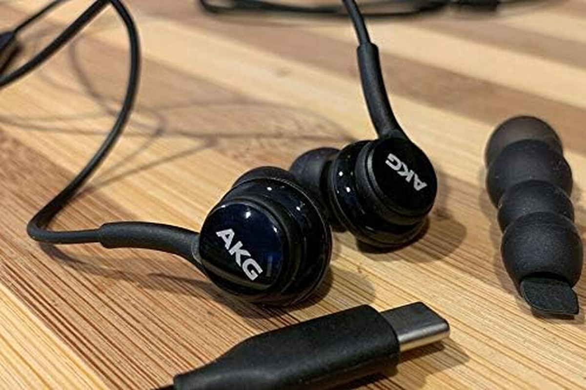 In-Ear AKG Wired Earbuds with Microphone &ndash; USB-C Earbuds with Braided Cable &ndash; AKG Headphones with Mic Compatible with Samsung Galaxy S24 Ultra, S24+, S24, S23, S22, S21, S10, S10E & Iphone 15 Series image number 4