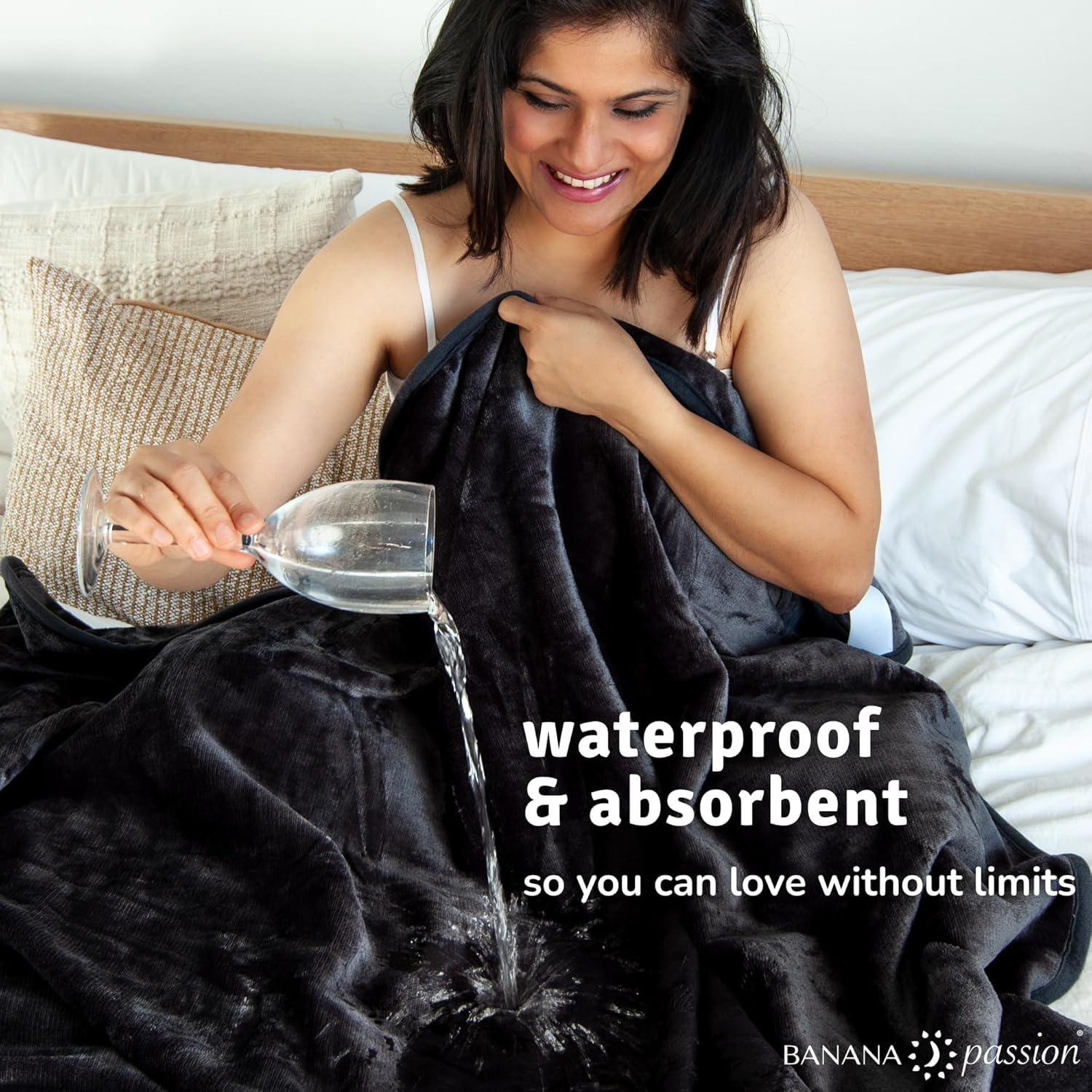 Velvety Waterproof Blanket, Black Large 140 X 100 Cm, Soft Waterproof Mattress Protector, Period Stain Proof Throw for Adults, Couples, Children & Dogs image number 5