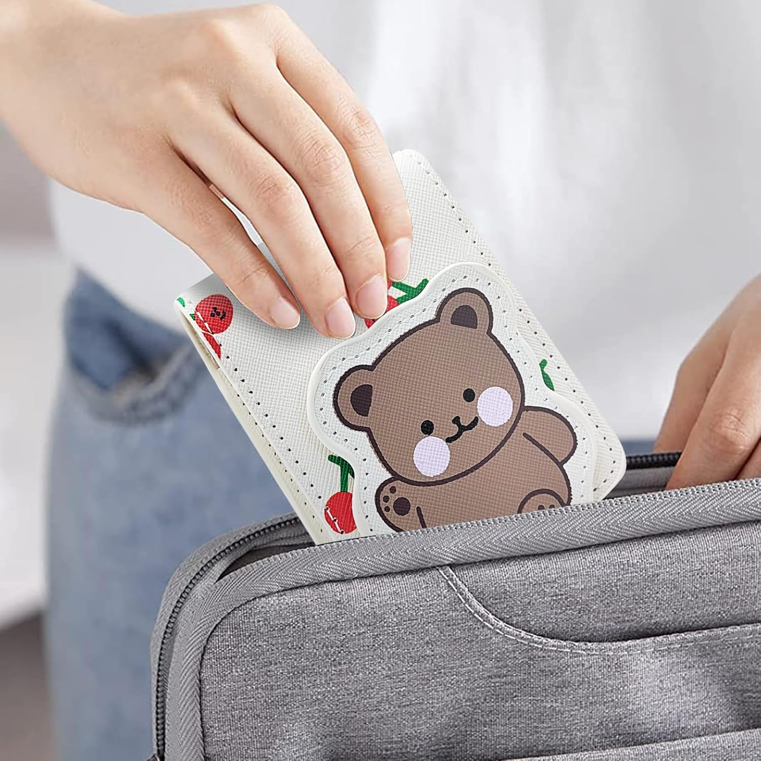 Lipstick Case with Mirror, Makeup Case with Mirror for about 3Pcs 4In Lipsticks Cute Bear Travel Lipstick Organizer image number 2