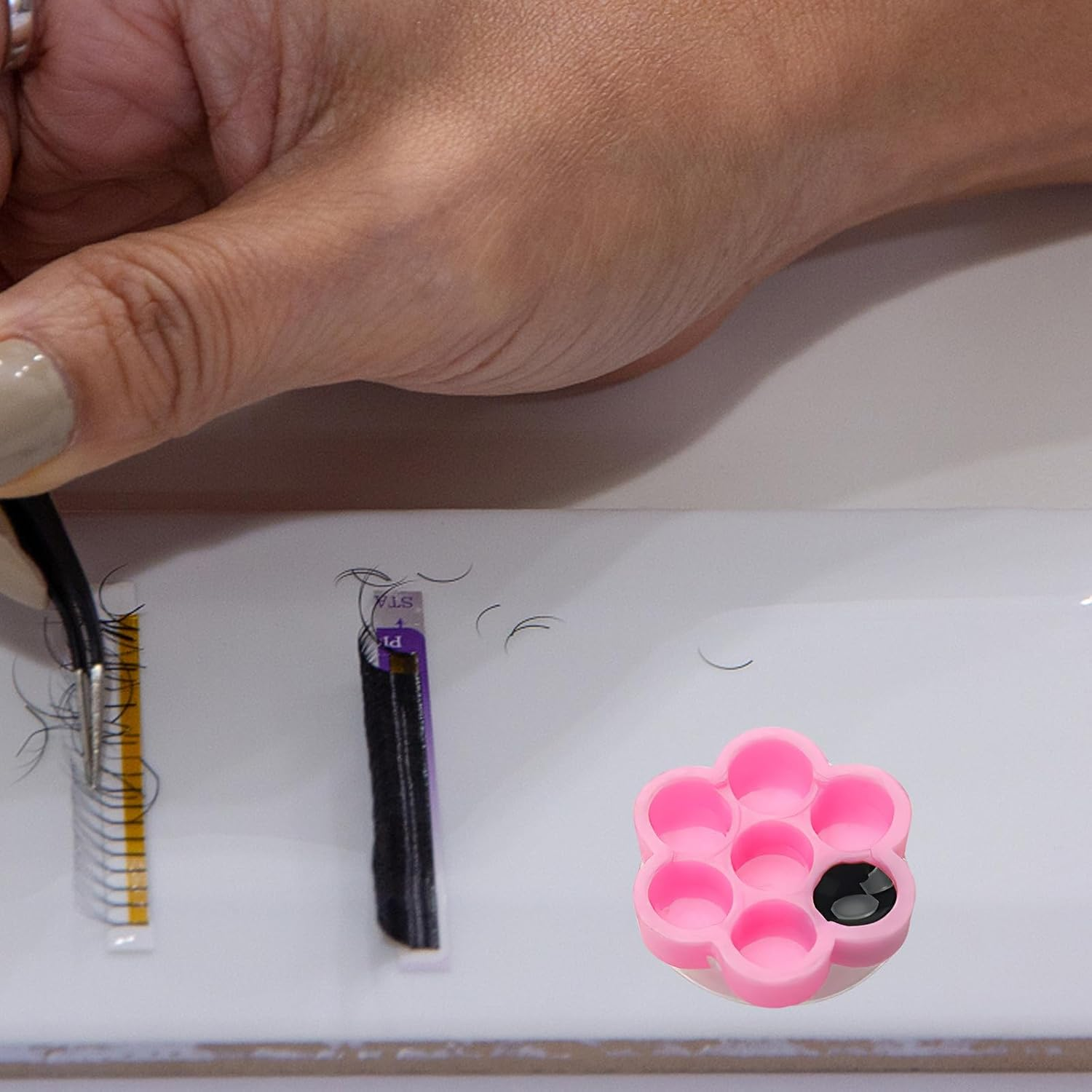 MALUGOGO 200Pcs Eyelash Extension Glue Cups Flower Shape Adhesive Liquid Container Holder Nail Polish Mixing Tool for Beginners False Lash Application image number 6