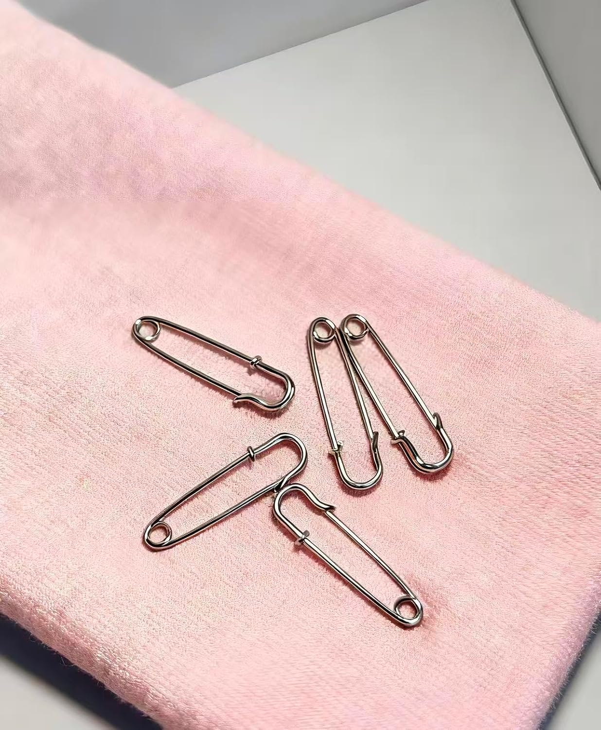 Large Safety Pins for Clothes 20Pcs 2 Inch (50Mm) Heavy Duty Nappy Pins Safety Lock for Jewelry Crafts Kilt Making Household Use. image number 1
