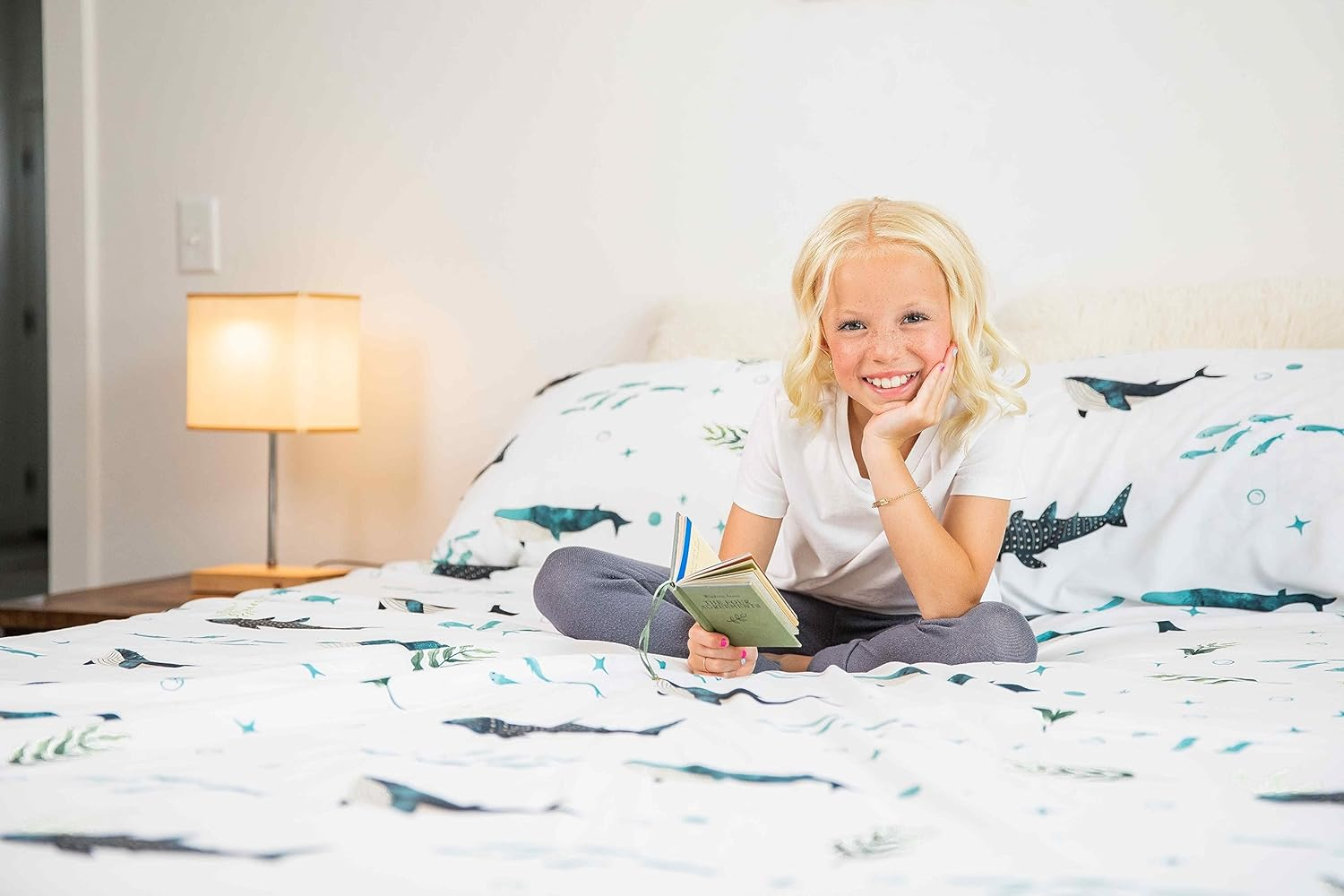 Where the Polka Dots Roam Nautical Ocean Full Bedding Set - 4 Piece Super Soft Kids Bed Set with Fitted Sheet, Flat Sheet, and Pillowcases - Underwater Sea Creatures Design for Boys Girls Room D&eacute;cor image number 4