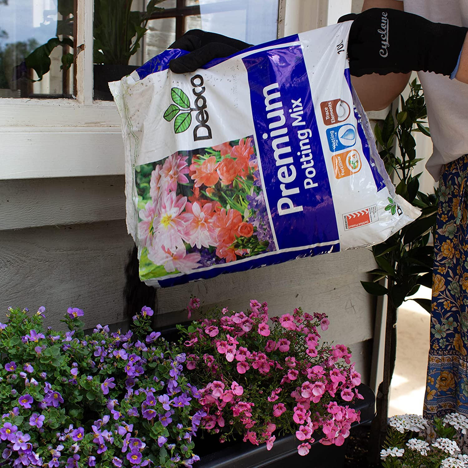 Debco Premium Potting Mix 10L - All Purpose - 4 Months Feed with Trace Elements - Watersmart Technology image number 1