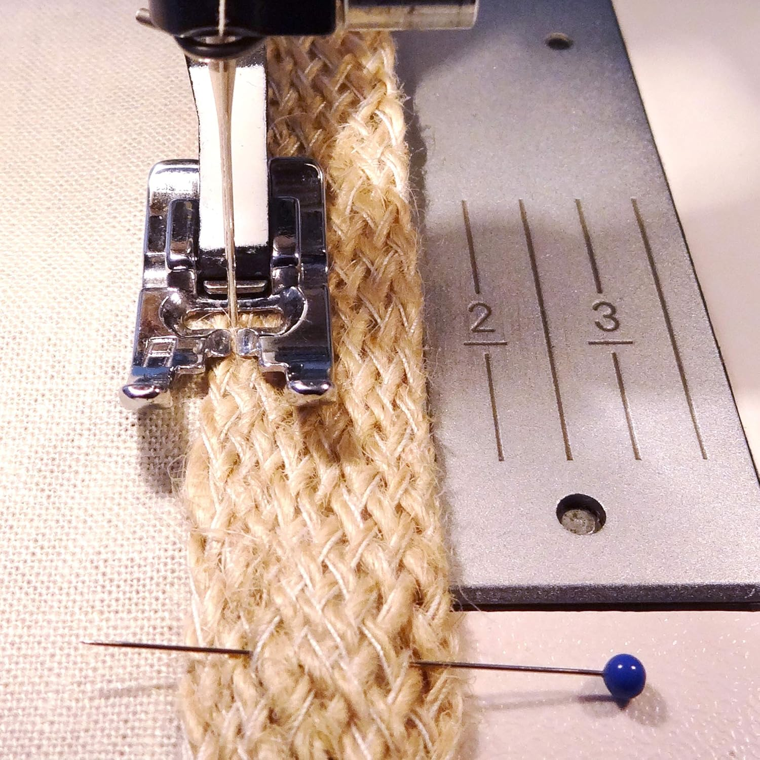 Dritz 172 Glass Head Pins, Ultra Fine, 1-3/8-Inch (150-Count), Blue