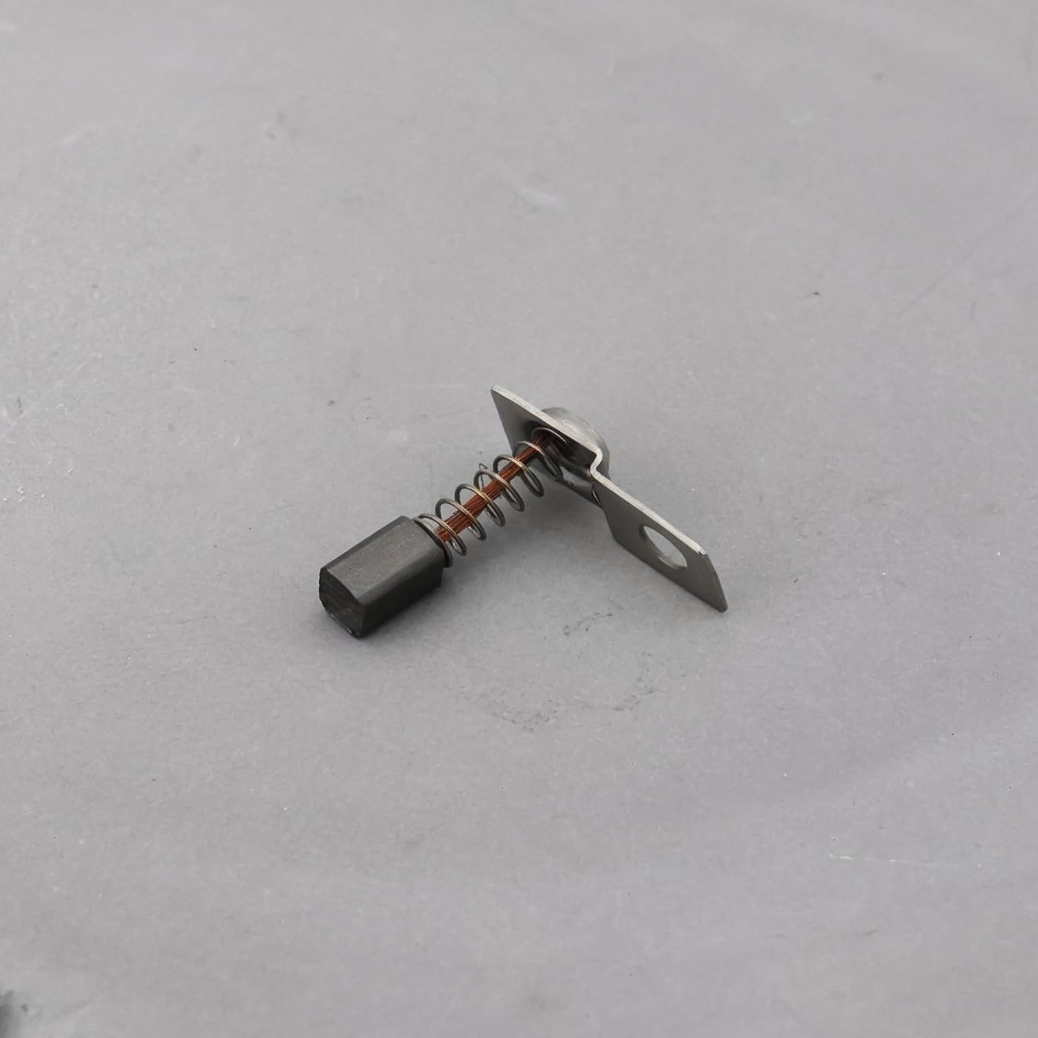 YINETTECH 2 Pairs Carbon Brush Set Nail Drill Carbon Brush 2.4X2.4X4Mm Replacement Part PKE-650A Compatible with UG12 SUG12 UG14 DM12 Nail Drill Machine image number 3