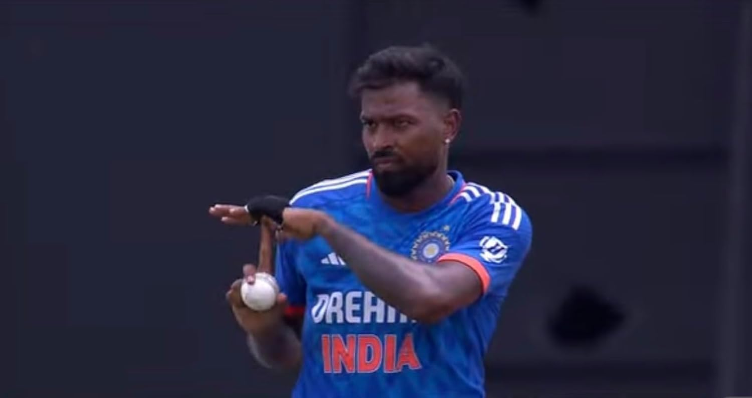 YOOGI Triumph Cricket Half Finger Fielding Gloves, Lightweight Training Gloves with Neoprene Padding, Adult Size image number 5