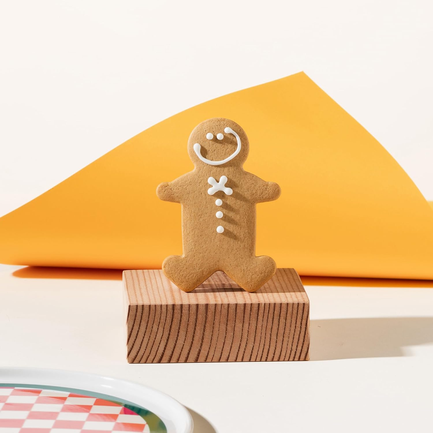 Luxury Candle & Veuve Champagne Christmas Hamper | Starry Stanley Gift Hamper by Good Day People | Premium Holiday Hamper with Bahen & Co. Chocolate, Black Blaze Candle, Christmas Pudding & Gingerbread &ndash; Gift Box for Christmas Celebrations & Holiday Occasions image number 6