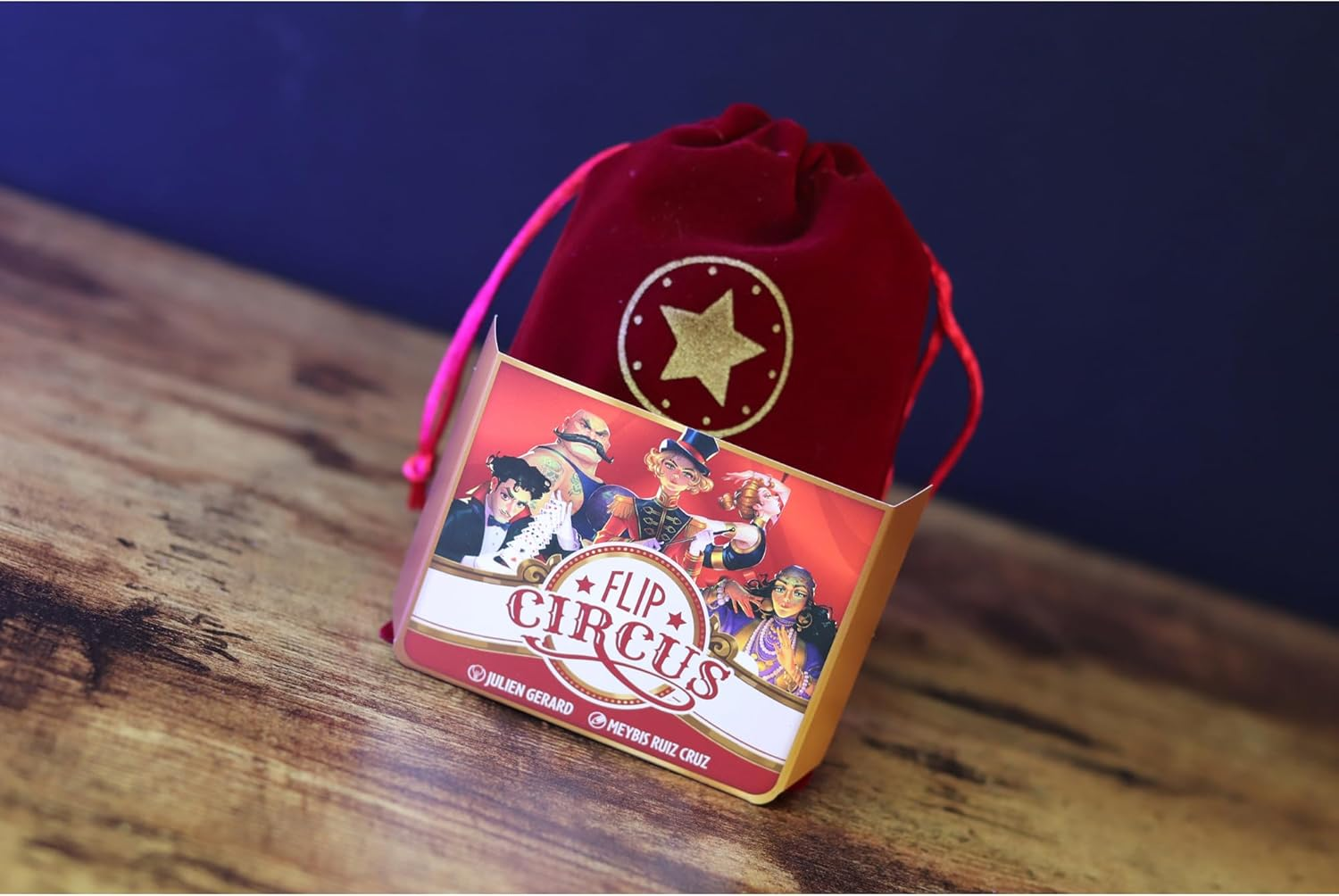 IELLO Flip Circus Card Game image number 2