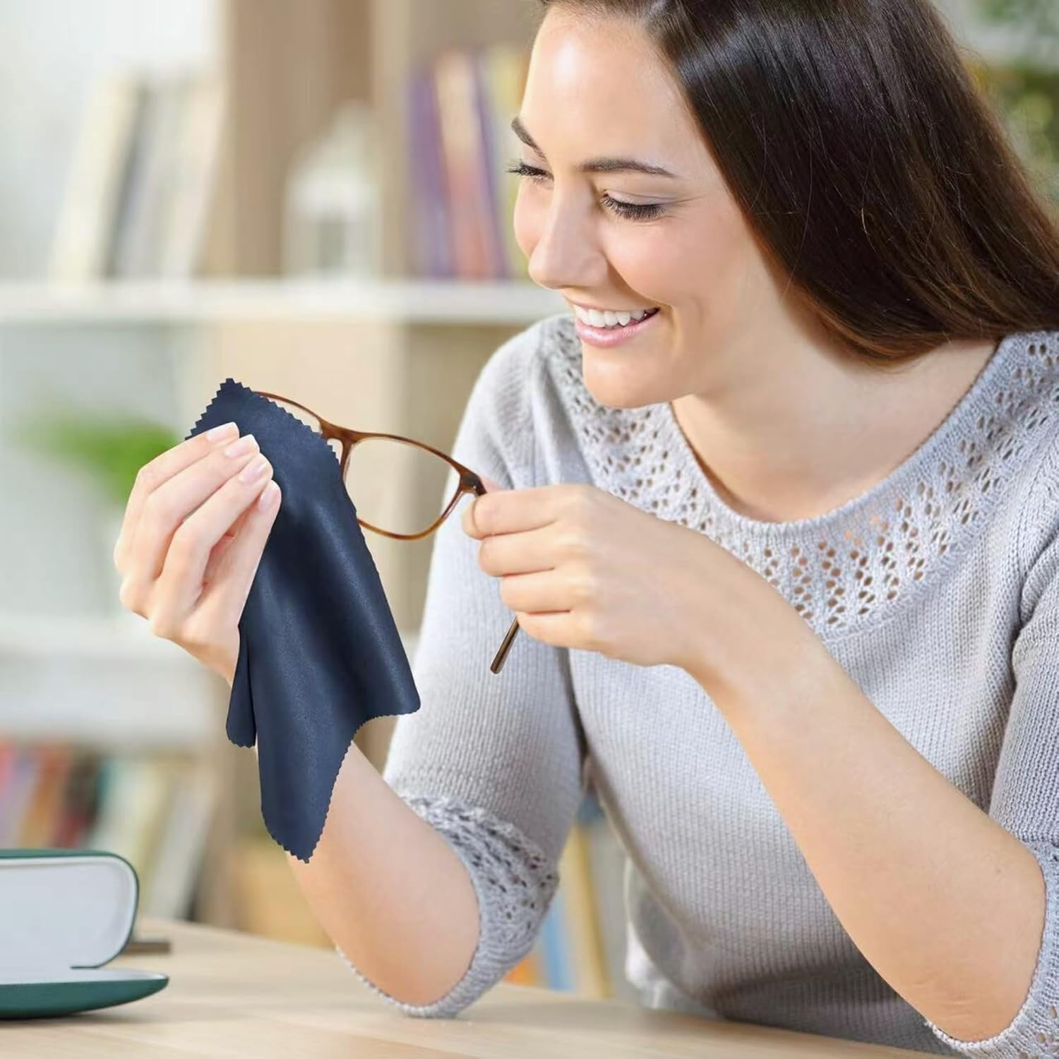 Kleantoday Microfiber Cleaning Cloth (Pack of 4) Ultra-Soft Cleaning Cloth for Glasses, Iphone, Camera Lens, Screens & More image number 4