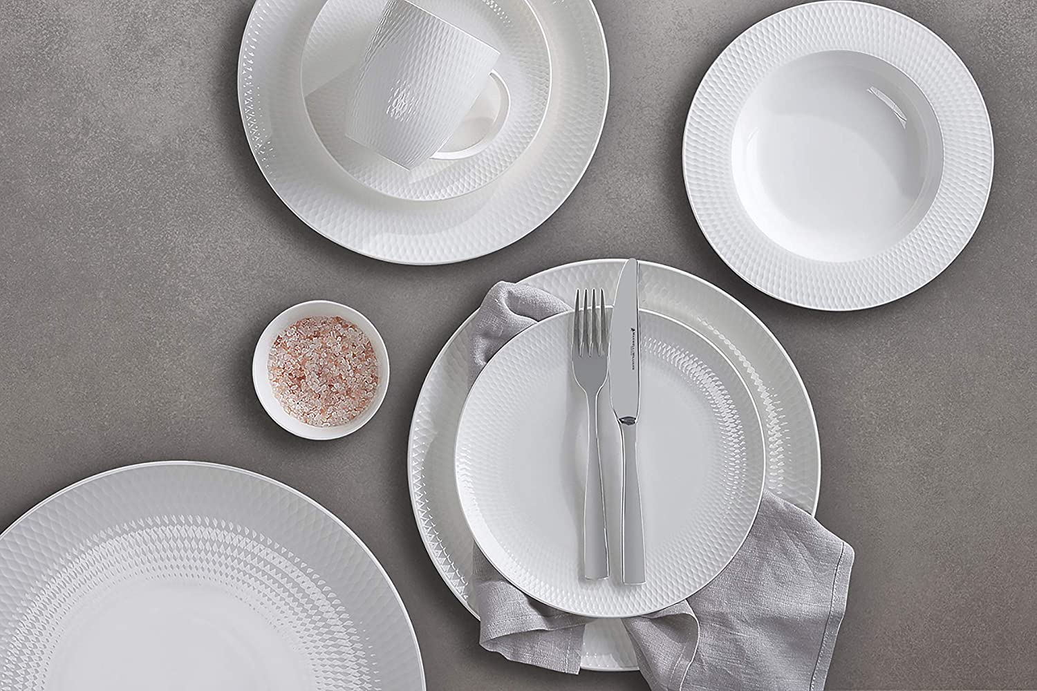 Maxwell & Williams White Basics Diamonds round Platter 36Cm Gift Boxed image number 3