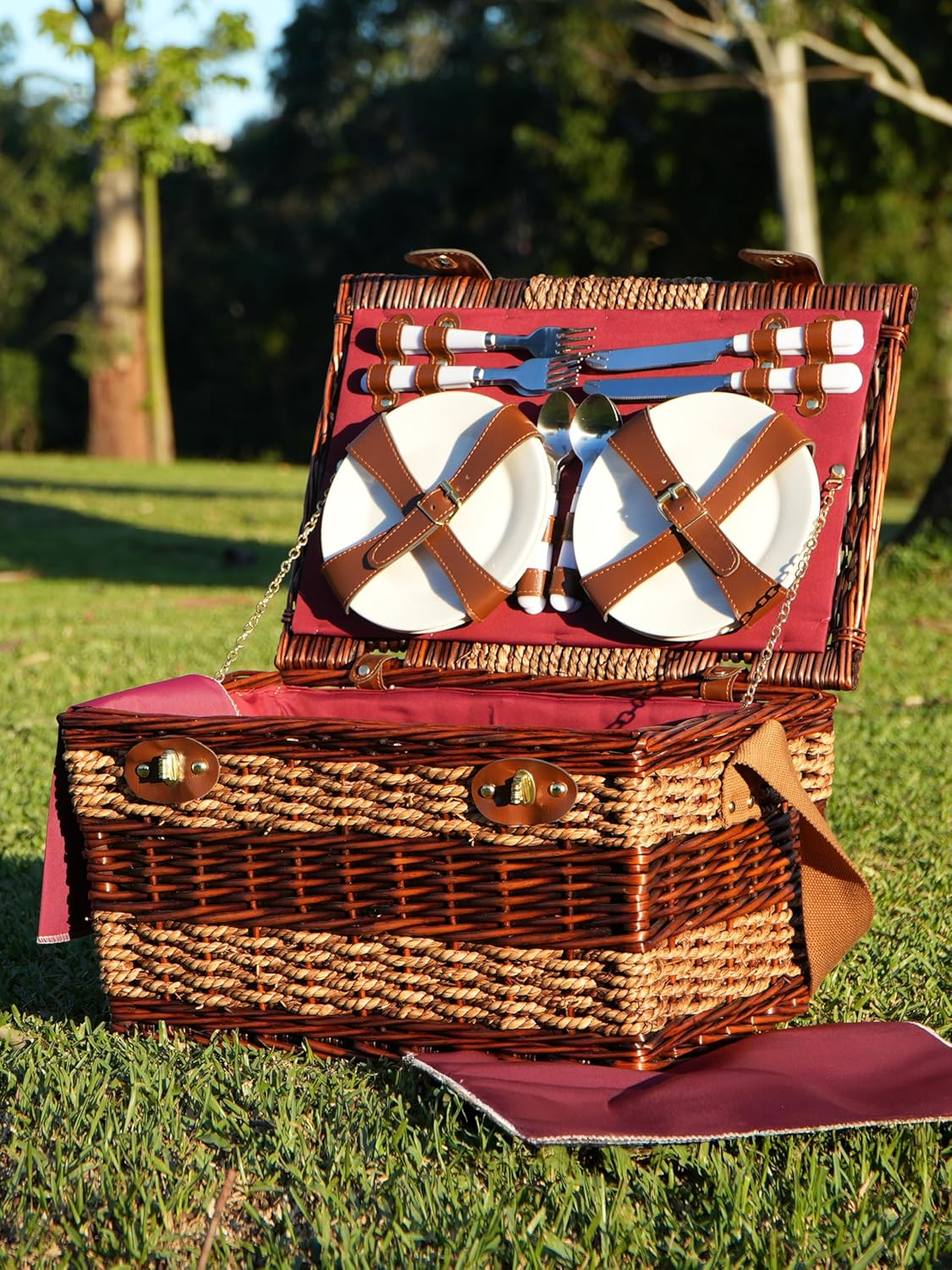 Balmoral Four Person Picnic Basket image number 2