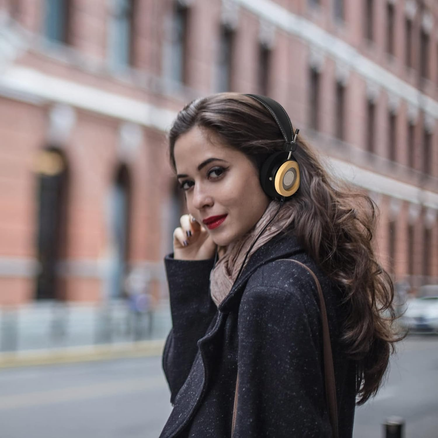 OKCSC WTD-3 Open-Back Headphones with Clear and Transparent Sound Quality Superior Sound with 40Mm Unit &ndash; Compact, Foldable&Lightweight Design Wired On-Ear Headphones Good for Listening to Soft Music image number 2