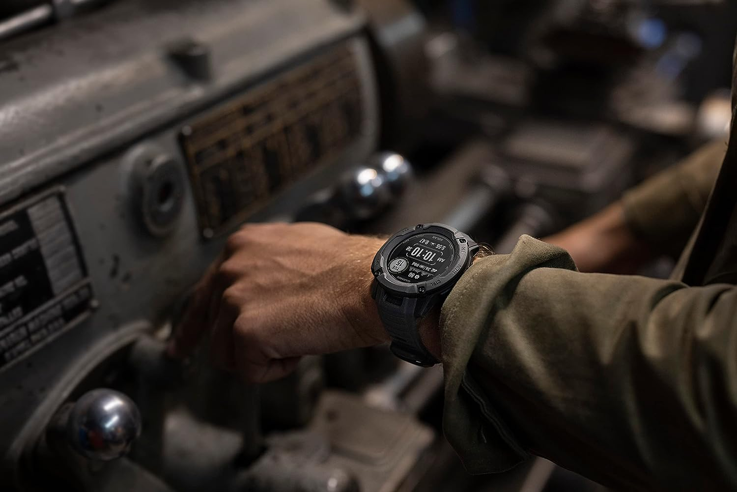 Garmin Instinct 2X Solar, Rugged GPS Smartwatch, Built-In Flashlight, Solar Charging Capability, Multi-Band GNSS, Graphite