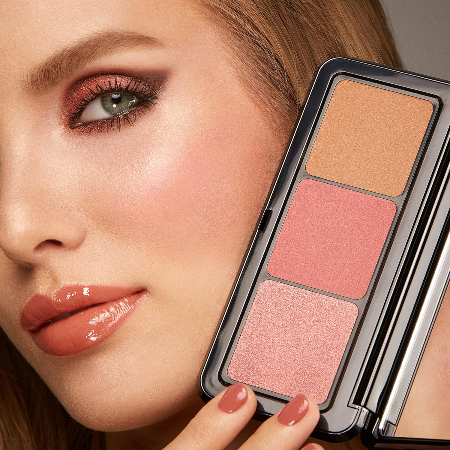 KIKO Milano Multi Finish Trio Blush & Bronzer Palette 01 | Face Palette with 1 Bronzer and 2 Rouges with Matte and Metallic Finish image number 1