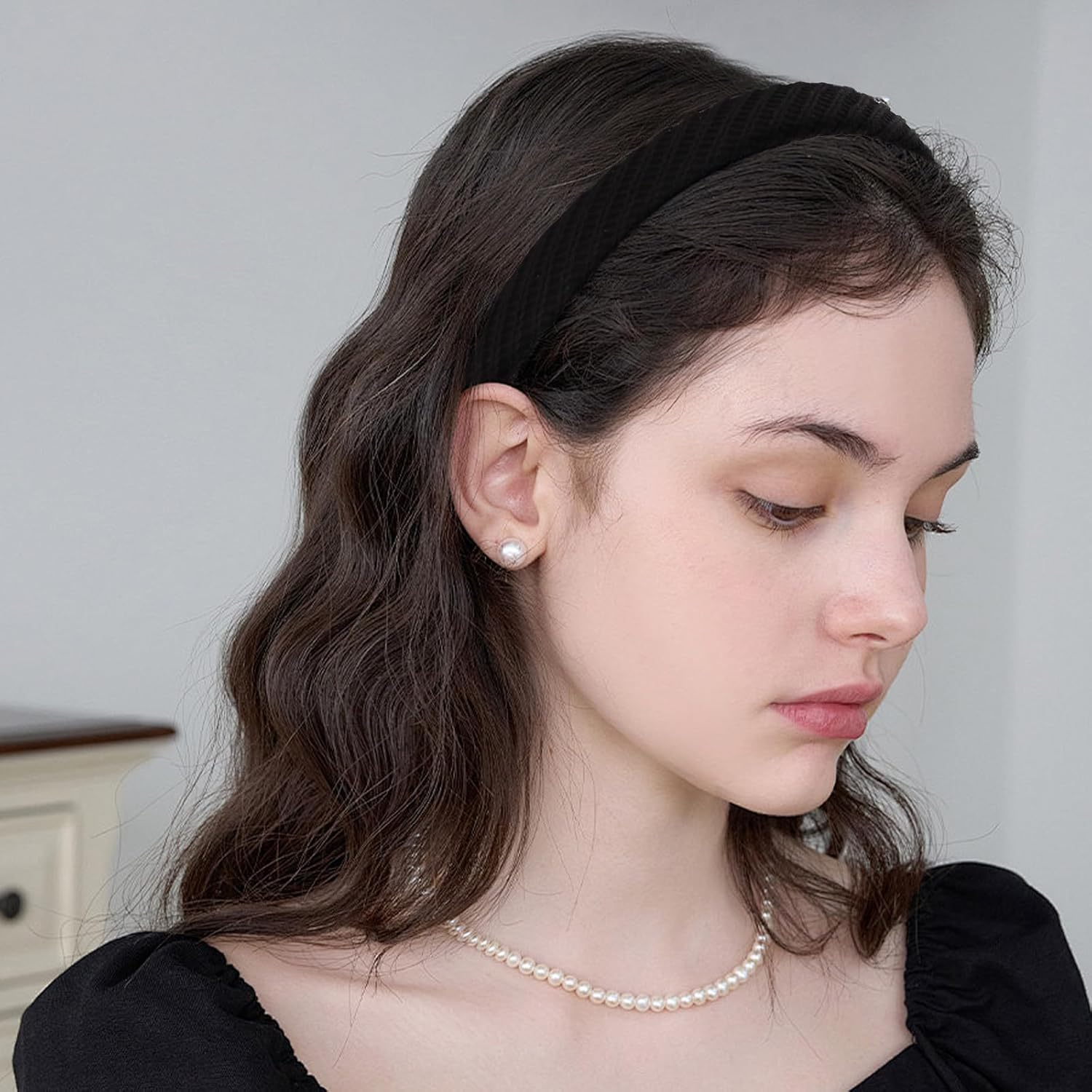 VOSSOT Pack of 4 Trendy Headbands, Women'S Headbands, Headbands, with 4 White Hair Clips (Black/Beige/Coffee/Brown)