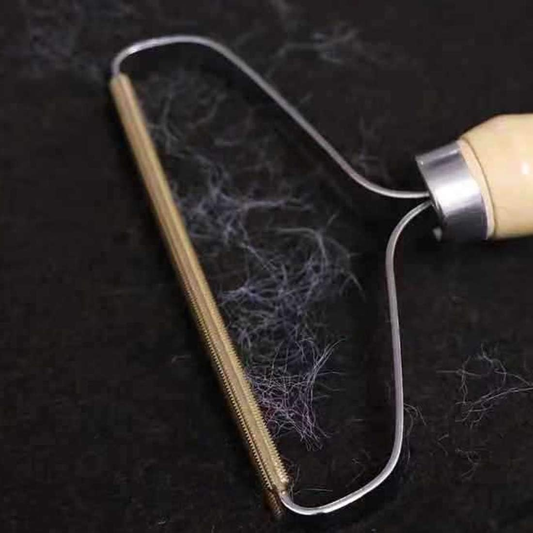 UTSLIVE Portable Lint Remover Clothes Fuzz Shaver Travel Cleaning Brush for Removing Lint Dust in Clothes, Furniture, and Blanket image number 6